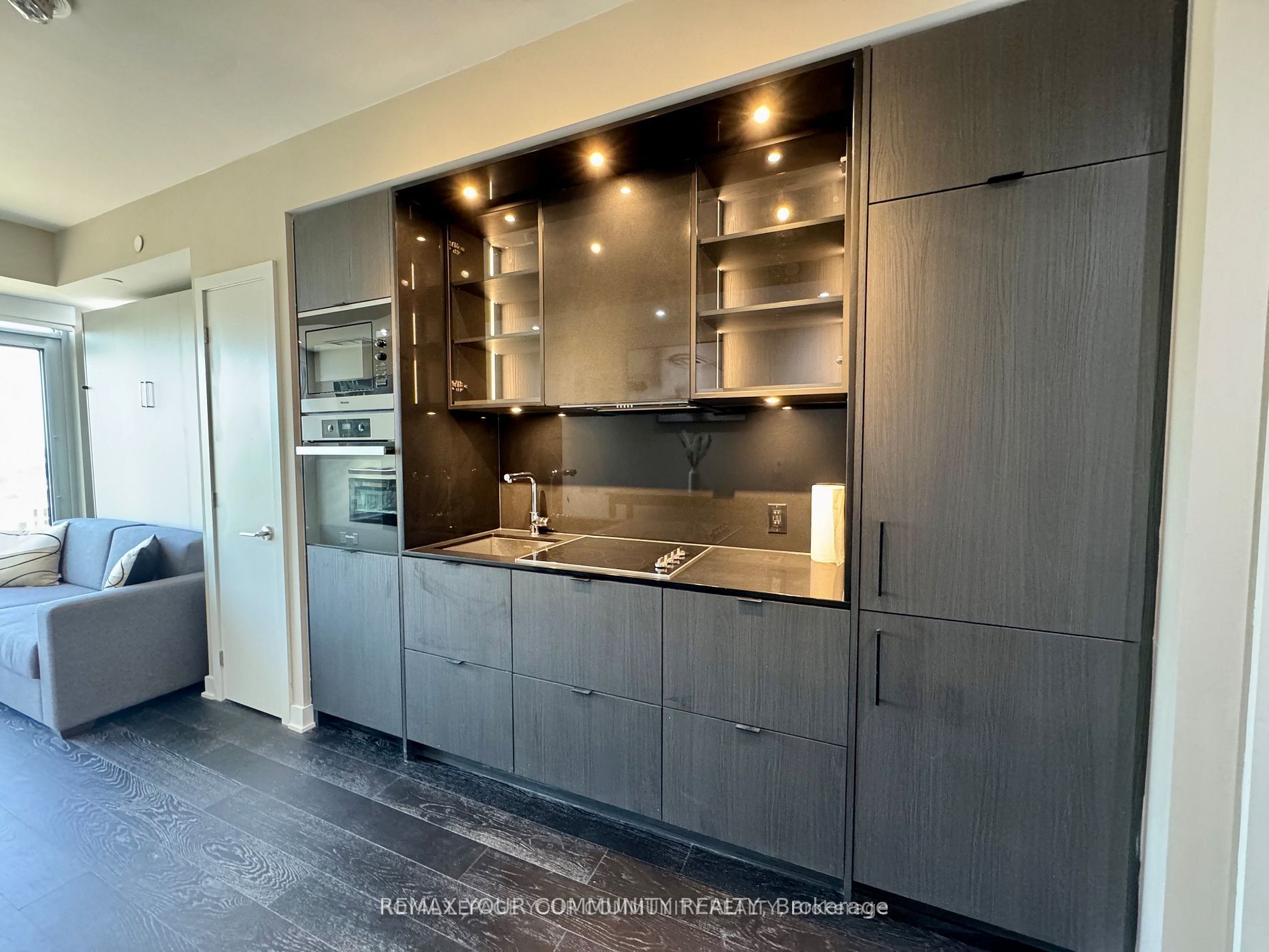 11 Yorkville Avenue 2114, Toronto, ON M4W 0B7 photo 5