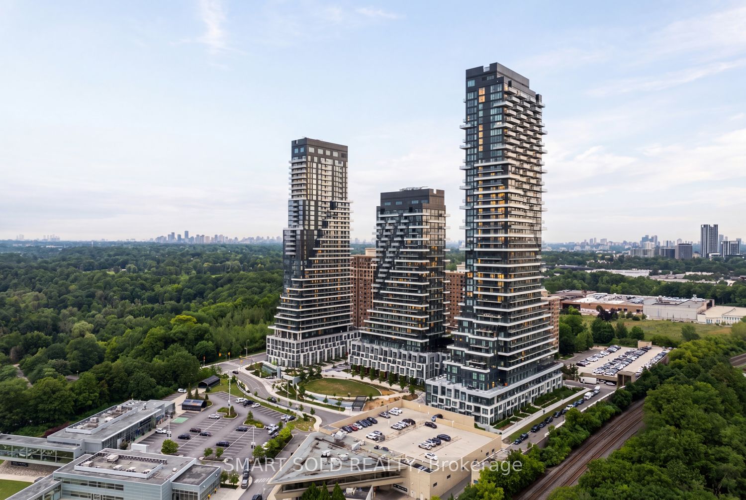 30 Inn On The Park Drive 420, Toronto, ON M3C 0P7 photo 2