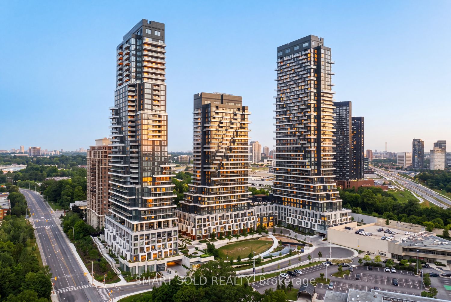 30 Inn On The Park Drive 420, Toronto, ON M3C 0P7 photo 3