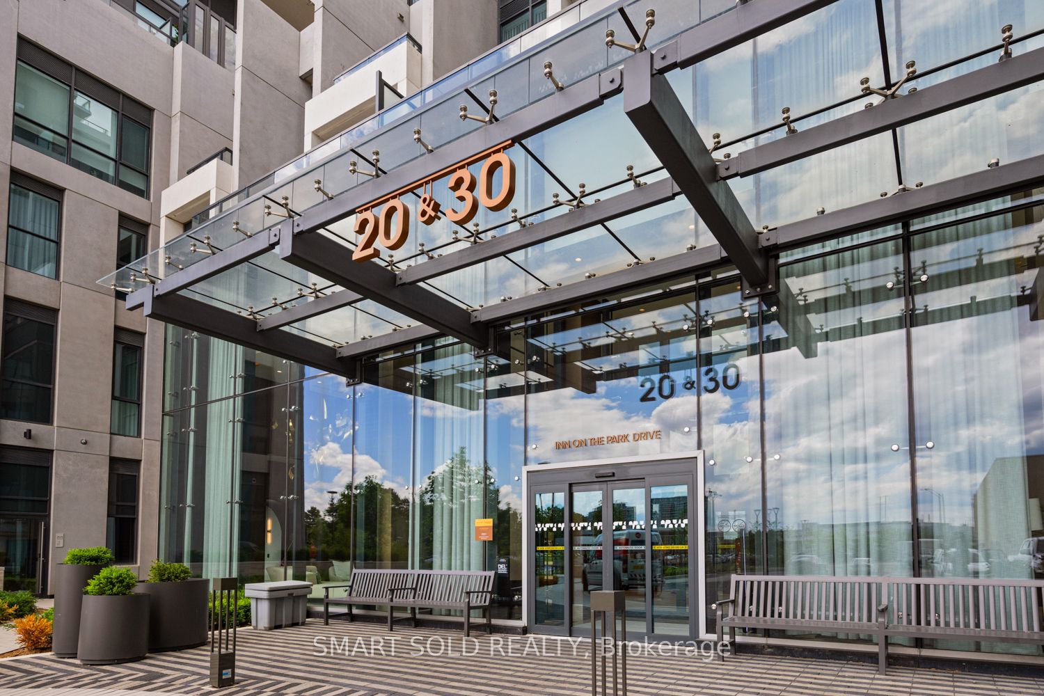 30 Inn On The Park Drive 420, Toronto, ON M3C 0P7 photo 4