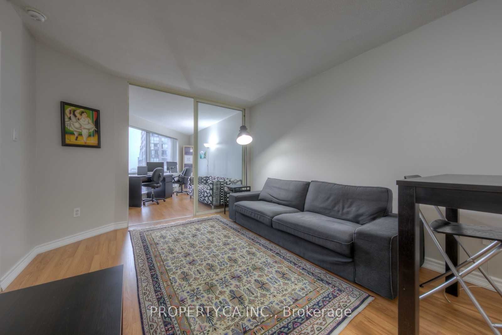 1001 Bay Street 2107, Toronto, ON M5S 3A6