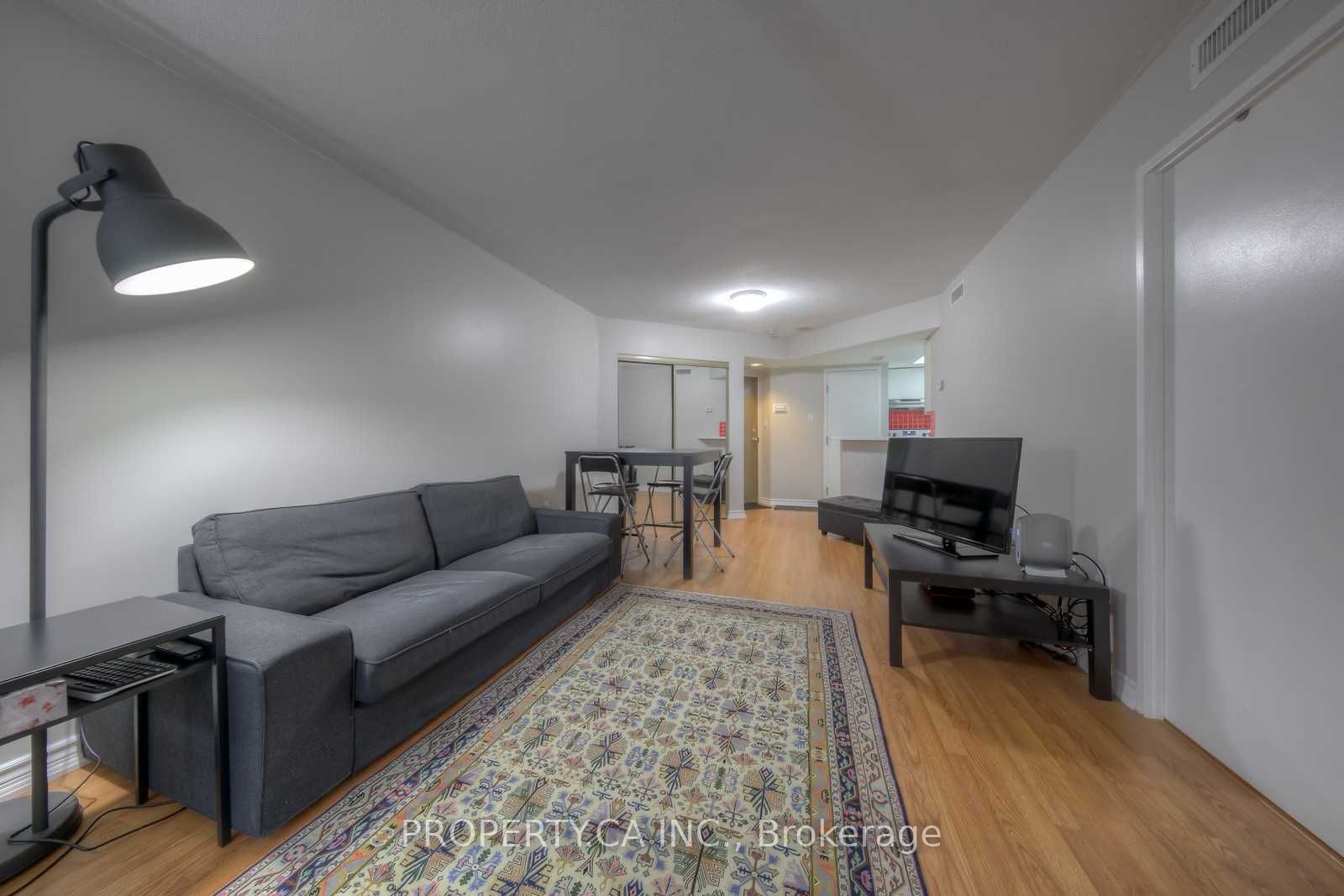 1001 Bay Street 2107, Toronto, ON M5S 3A6 photo 2