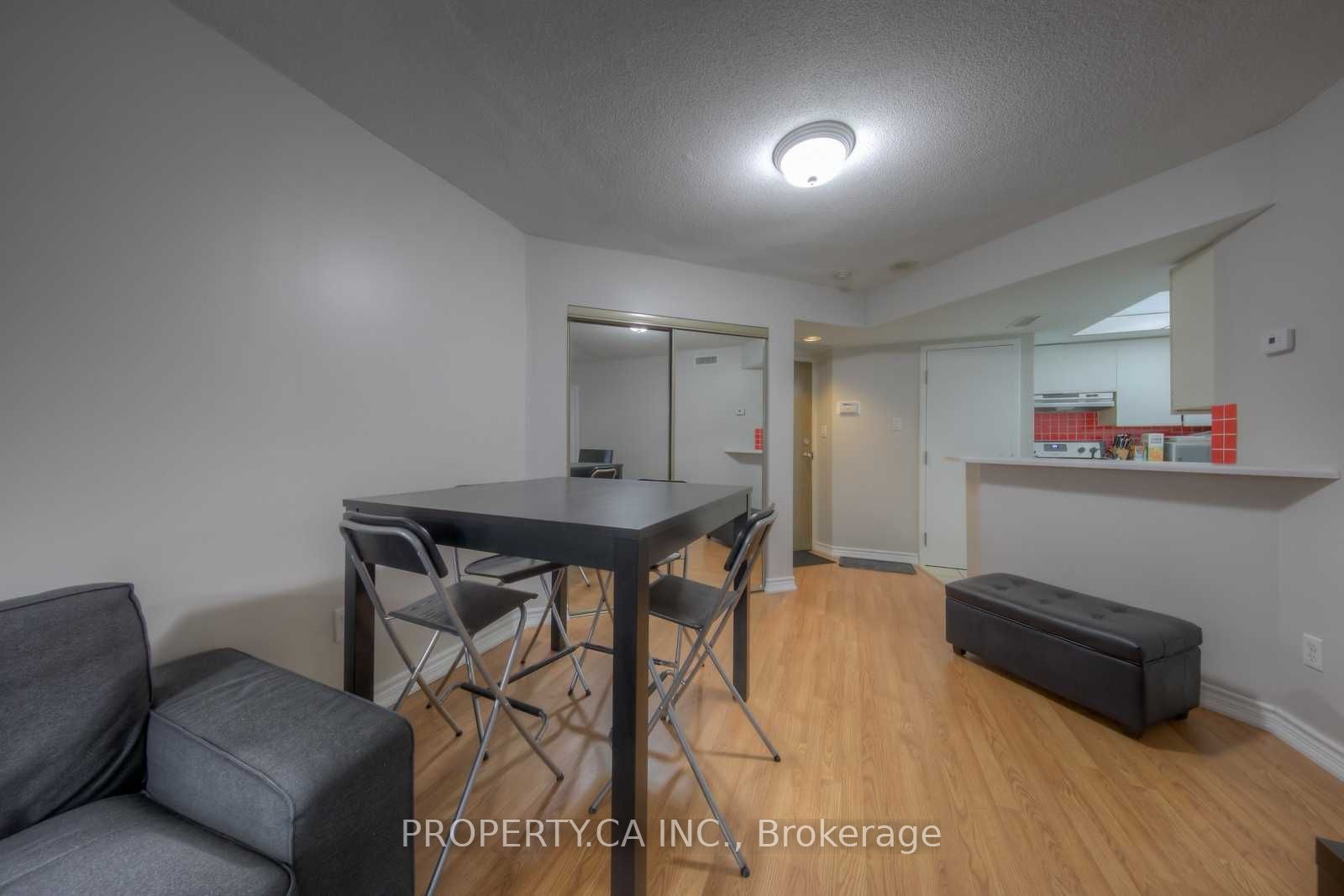1001 Bay Street 2107, Toronto, ON M5S 3A6 photo 3