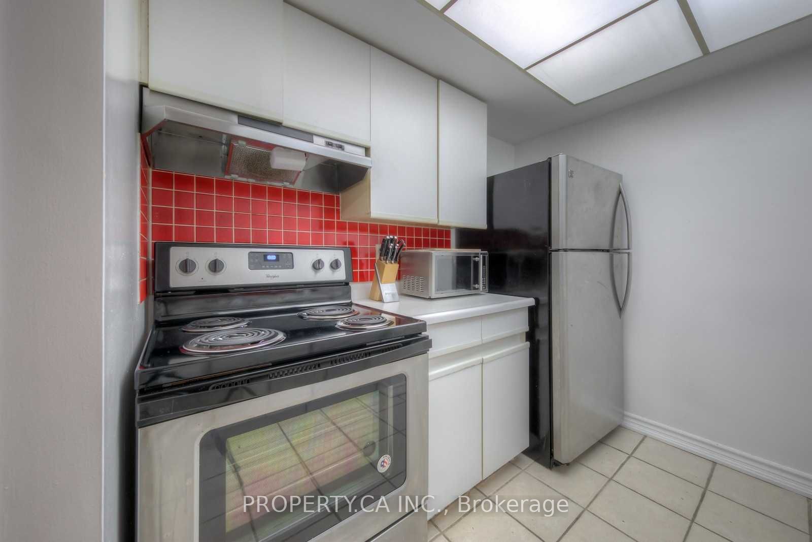 1001 Bay Street 2107, Toronto, ON M5S 3A6 photo 5