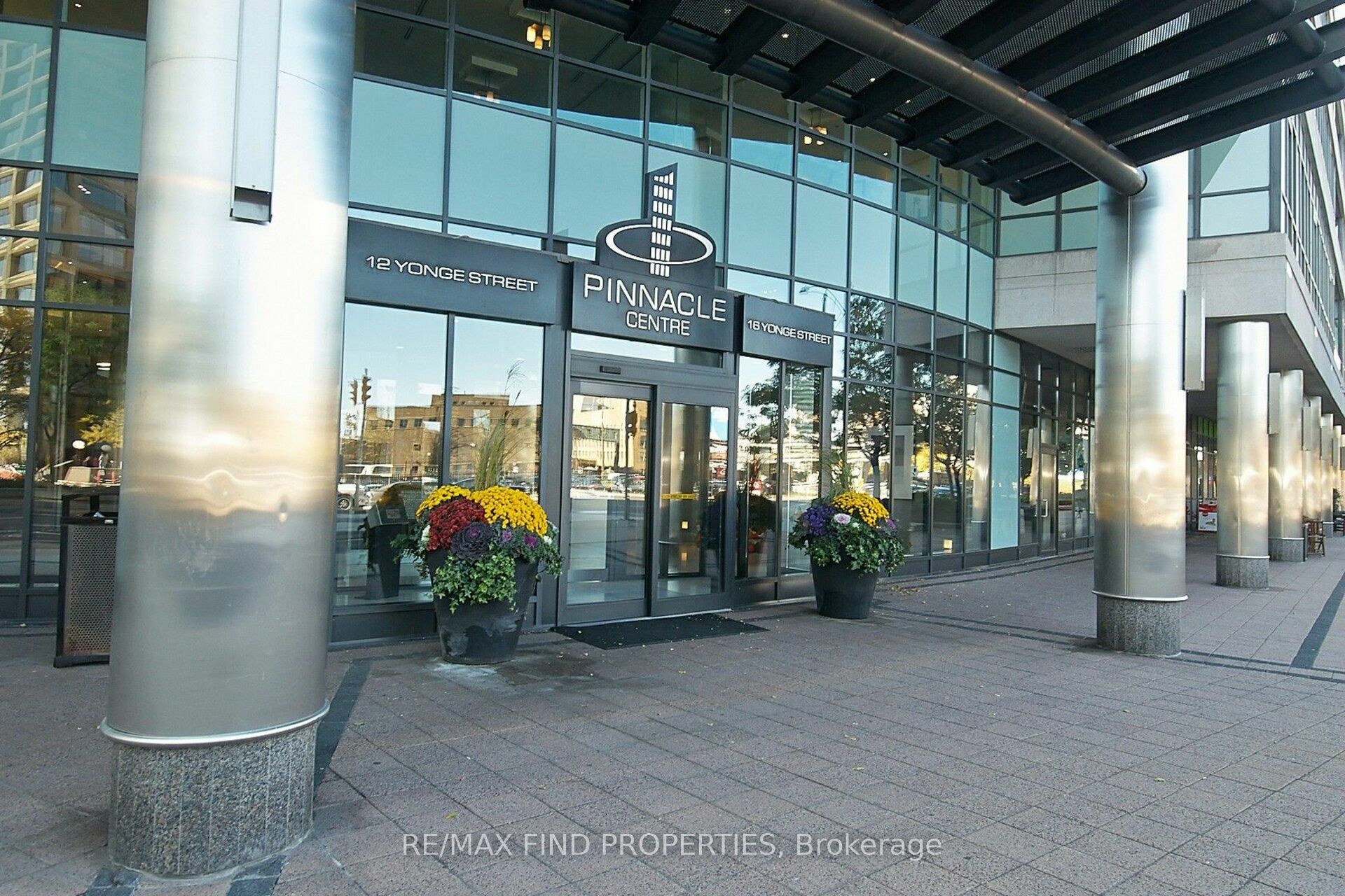 12 Yonge Street 1505, Toronto, ON M5E 1Z9 photo 2