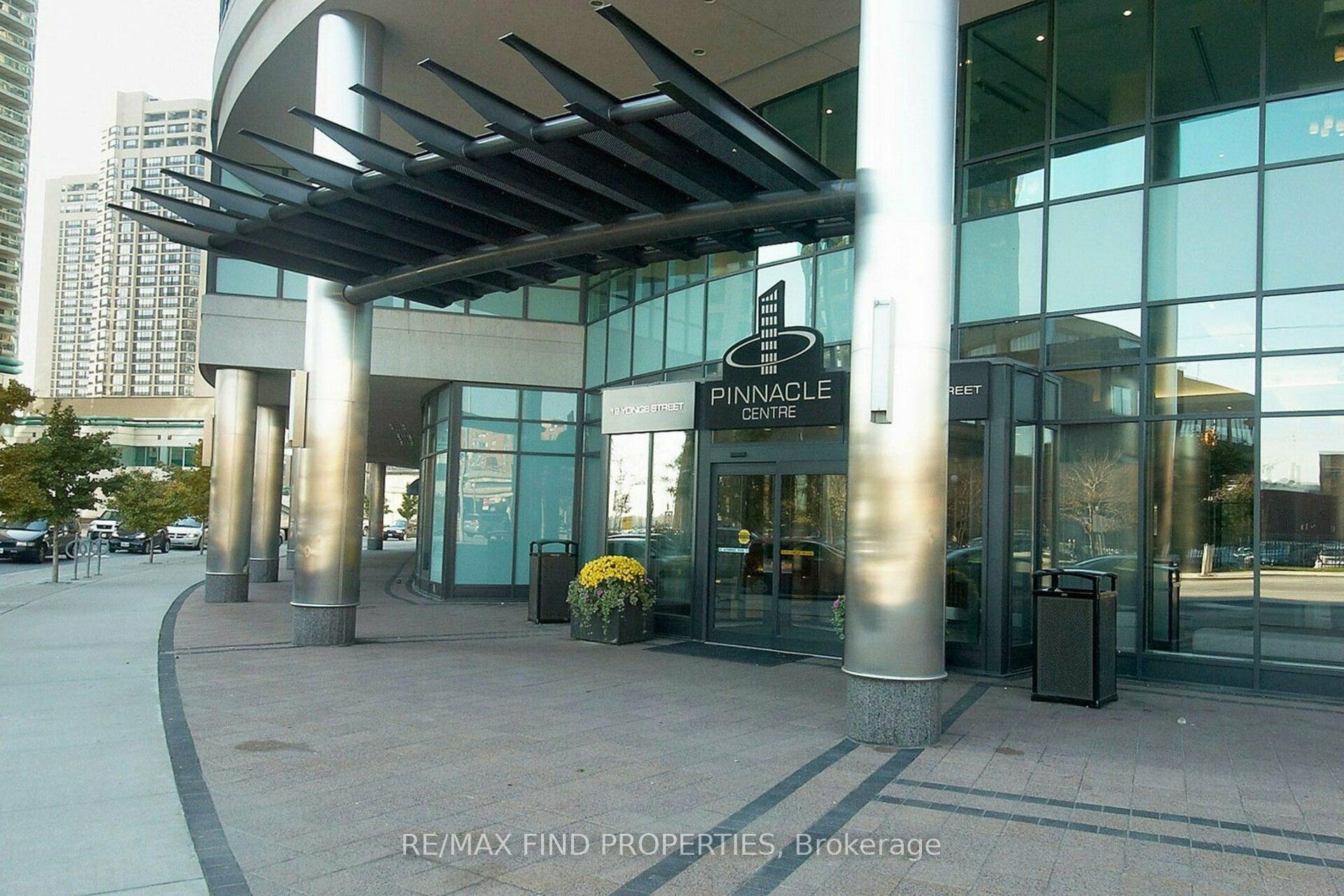 12 Yonge Street 1505, Toronto, ON M5E 1Z9 photo 3