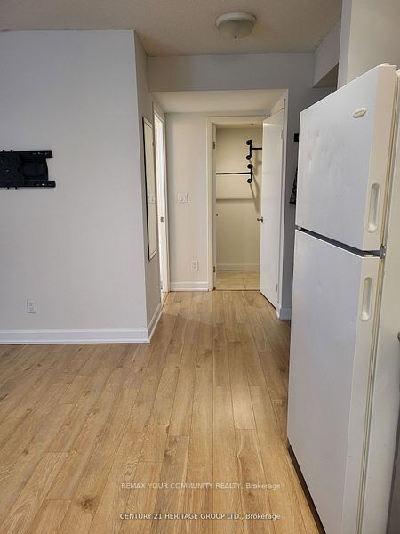 210 Victoria Street 608, Toronto, ON M5B 2R3 photo 5