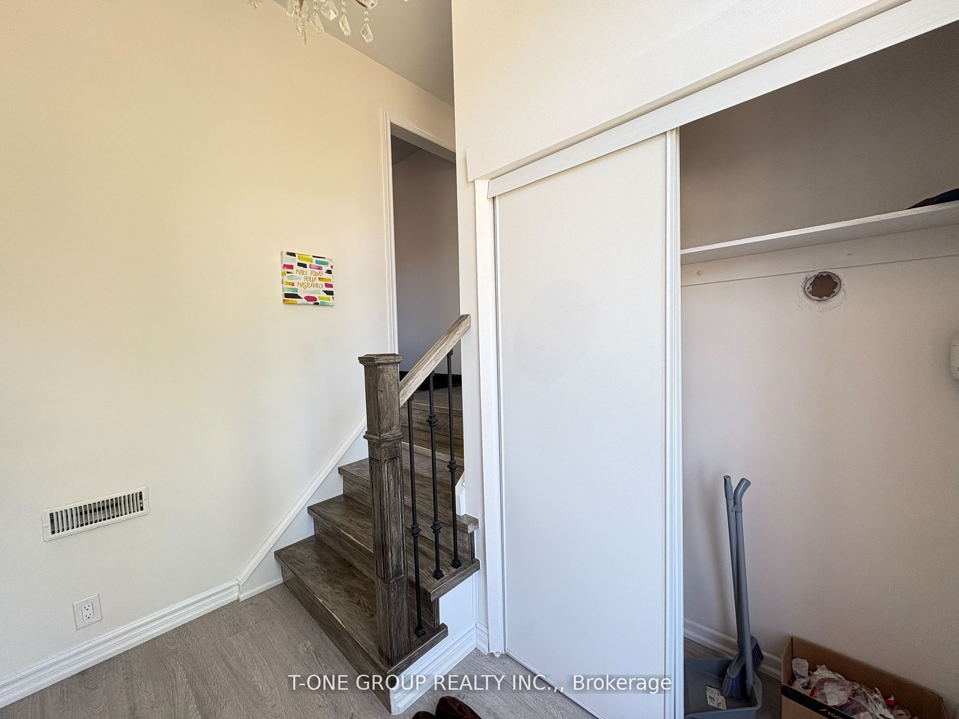 34 Navaho Drive Upper Fl, Toronto, ON M2H 2X3 photo 4