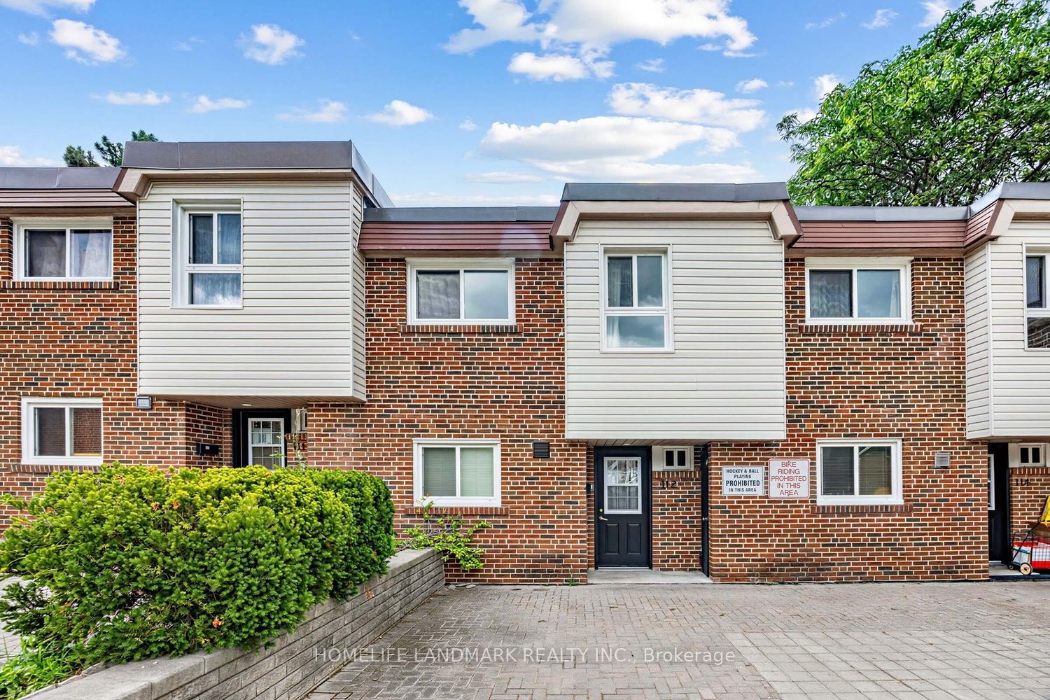 67 Godstone Road 112, Toronto, ON M2J 3C8