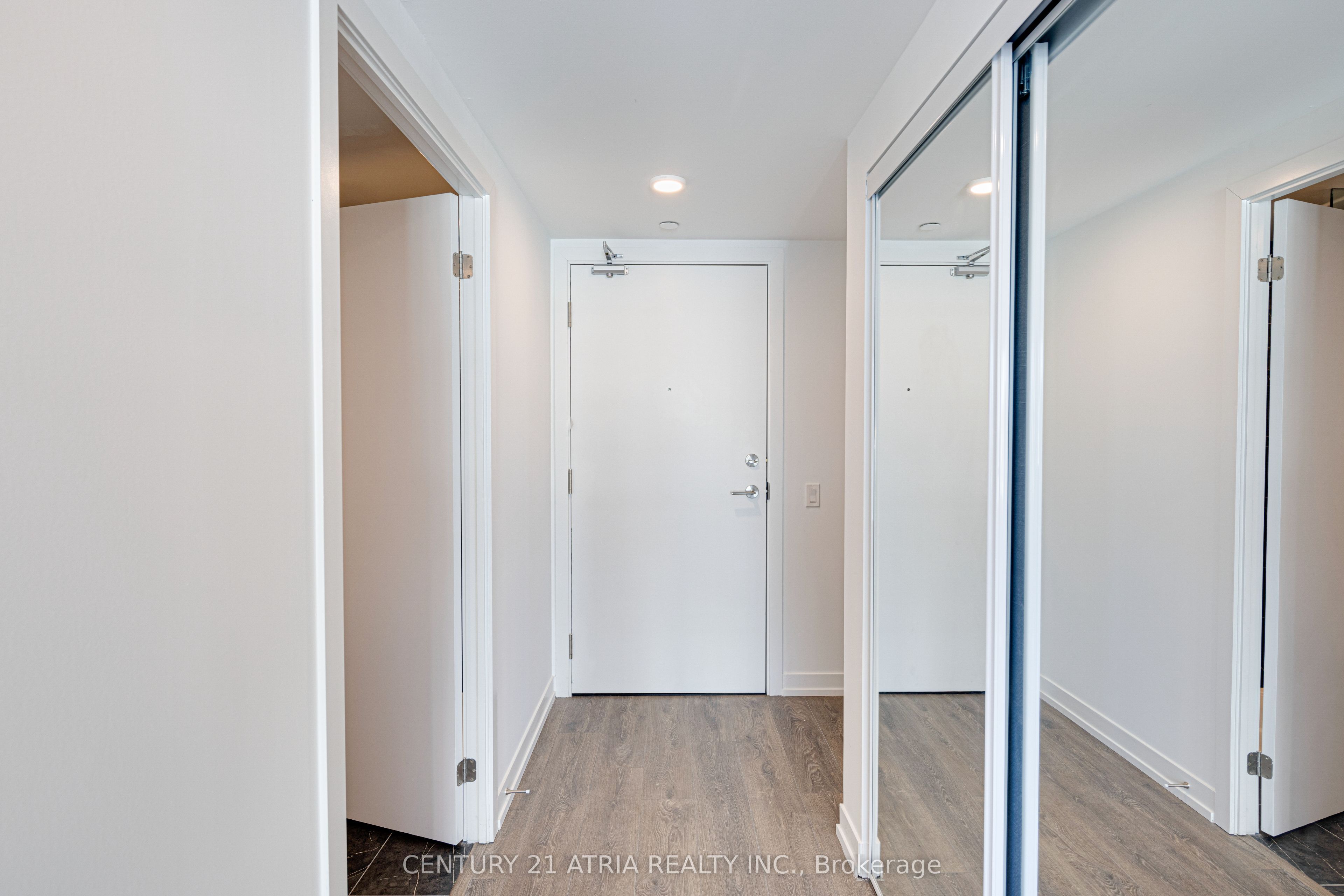 82 Dalhousie Street 1915, Toronto, ON M5B 0C5 photo 2