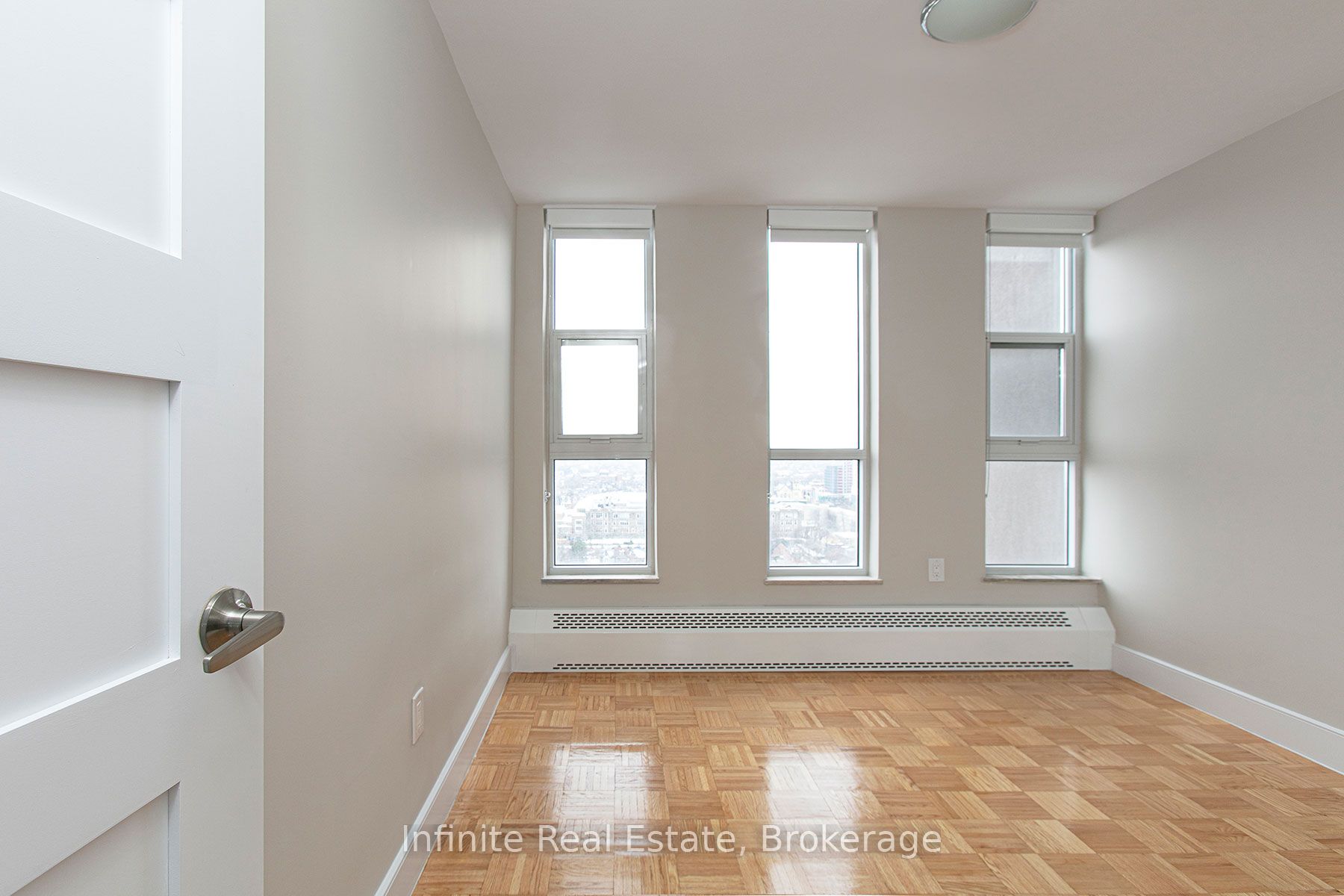 666 Spadina Avenue 403, Toronto, ON M5S 2H8 photo 3