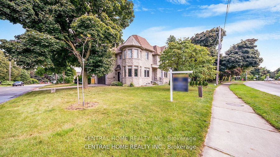 1 Tally Lane, Toronto, ON M2K 1V3 photo 2