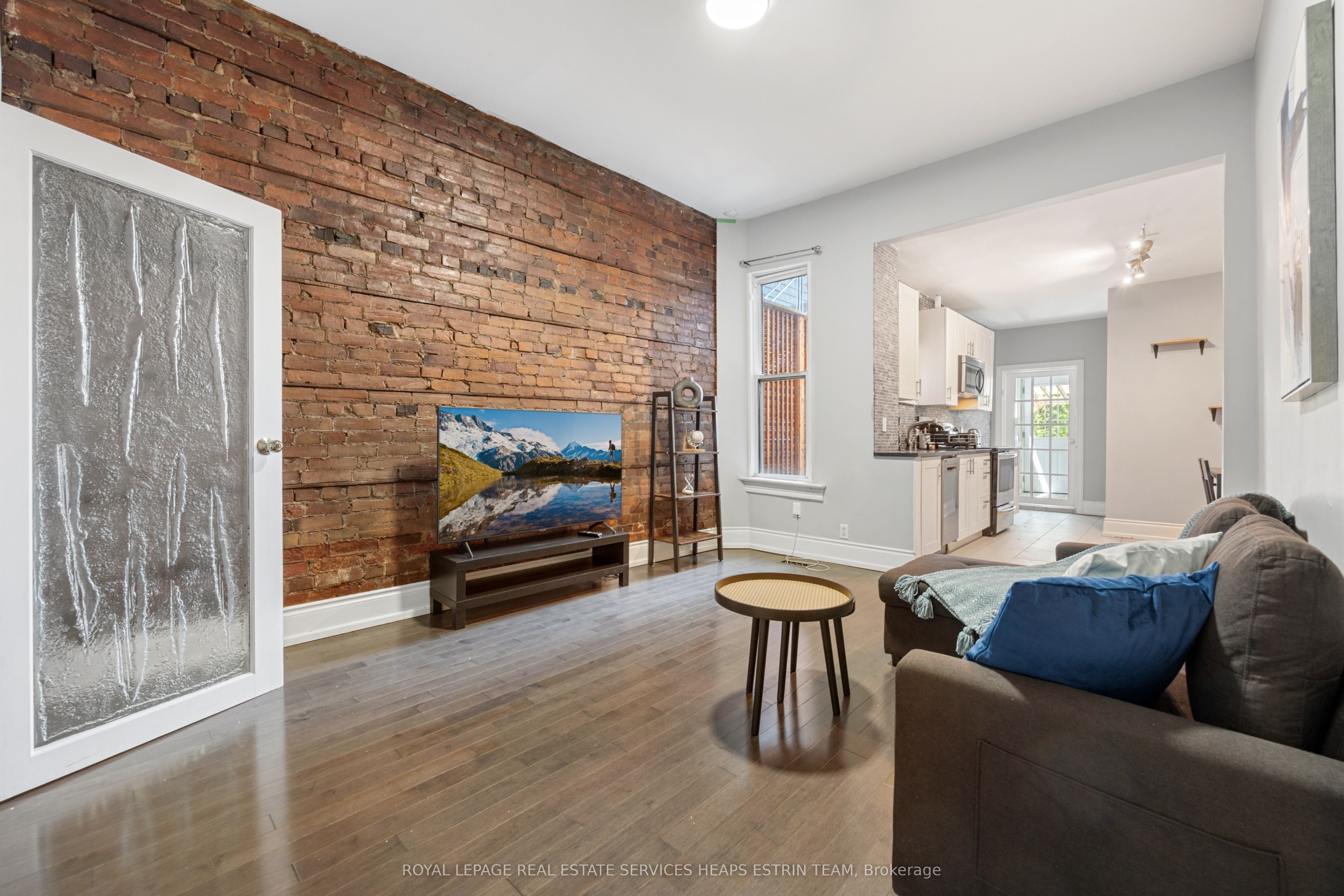 124 Argyle Street Main, Toronto, ON M6J 1N9 photo 2