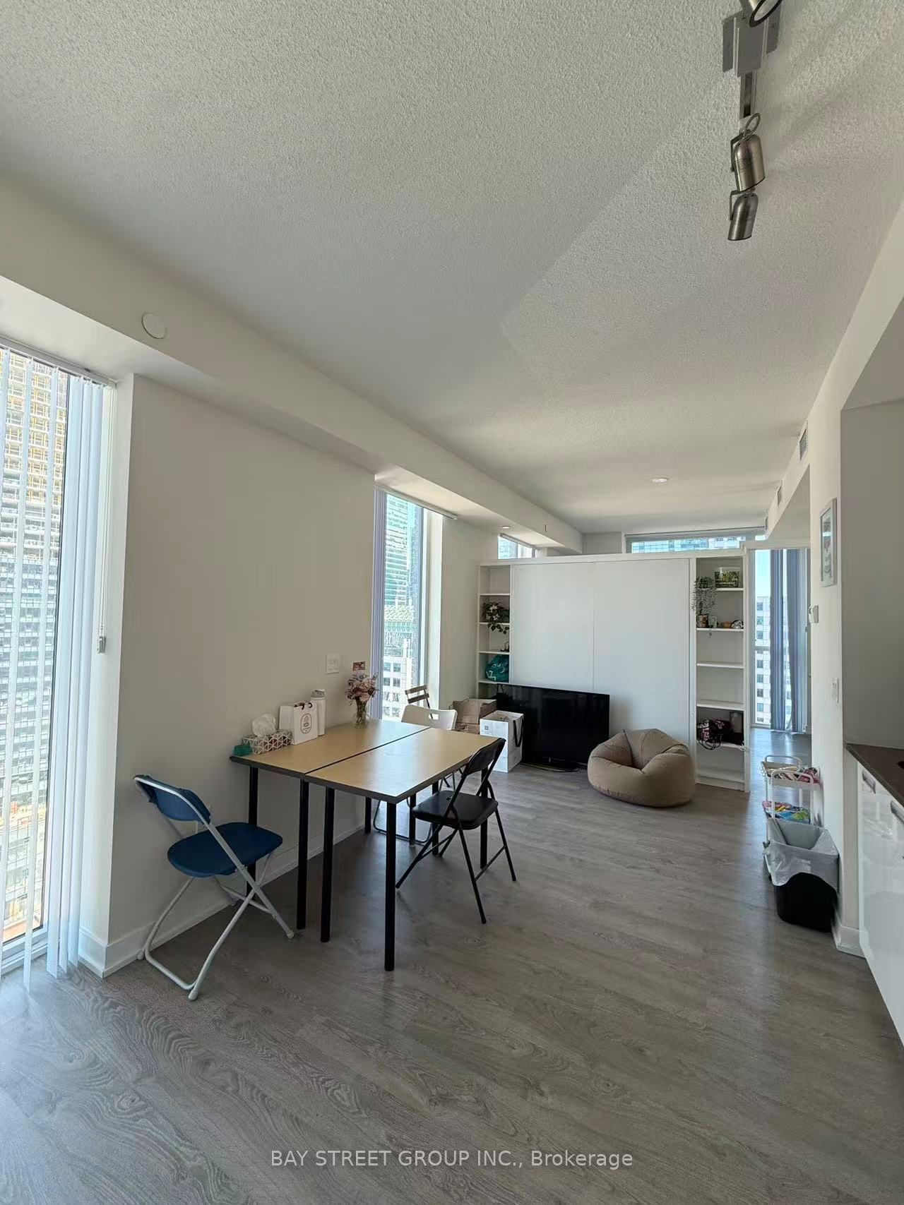 99 John Street 2101, Toronto, ON M5V 0S6