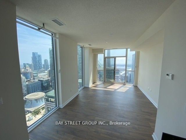 99 John Street 2101, Toronto, ON M5V 0S6 photo 4