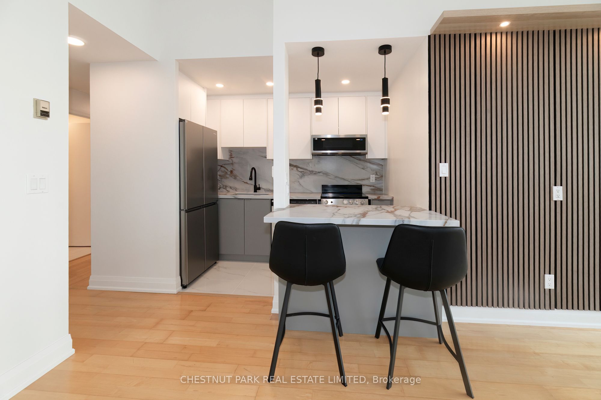 1901 Yonge Street 302, Toronto, ON M4S 1Y6 photo 3