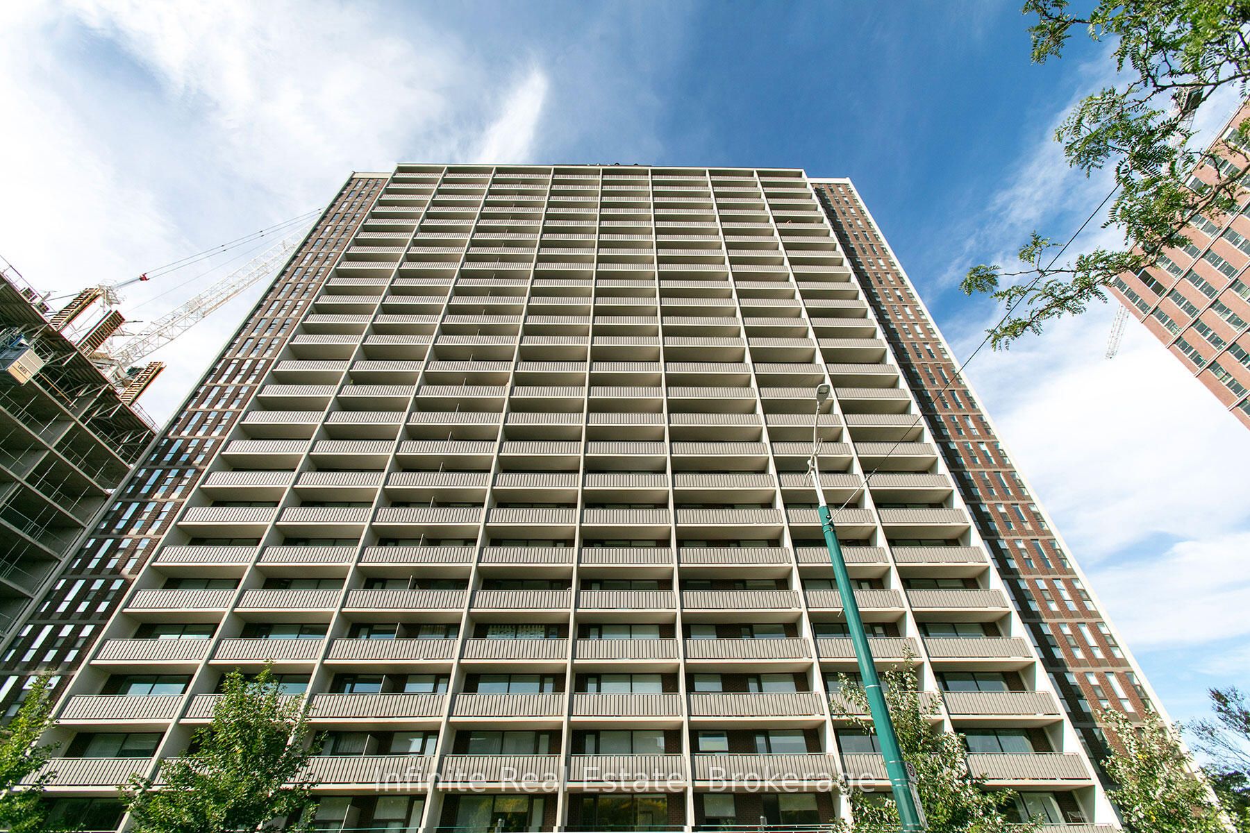 666 Spadina Avenue 711, Toronto, ON M5S 2H8 photo 2