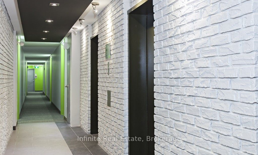 666 Spadina Avenue 711, Toronto, ON M5S 2H8 photo 5