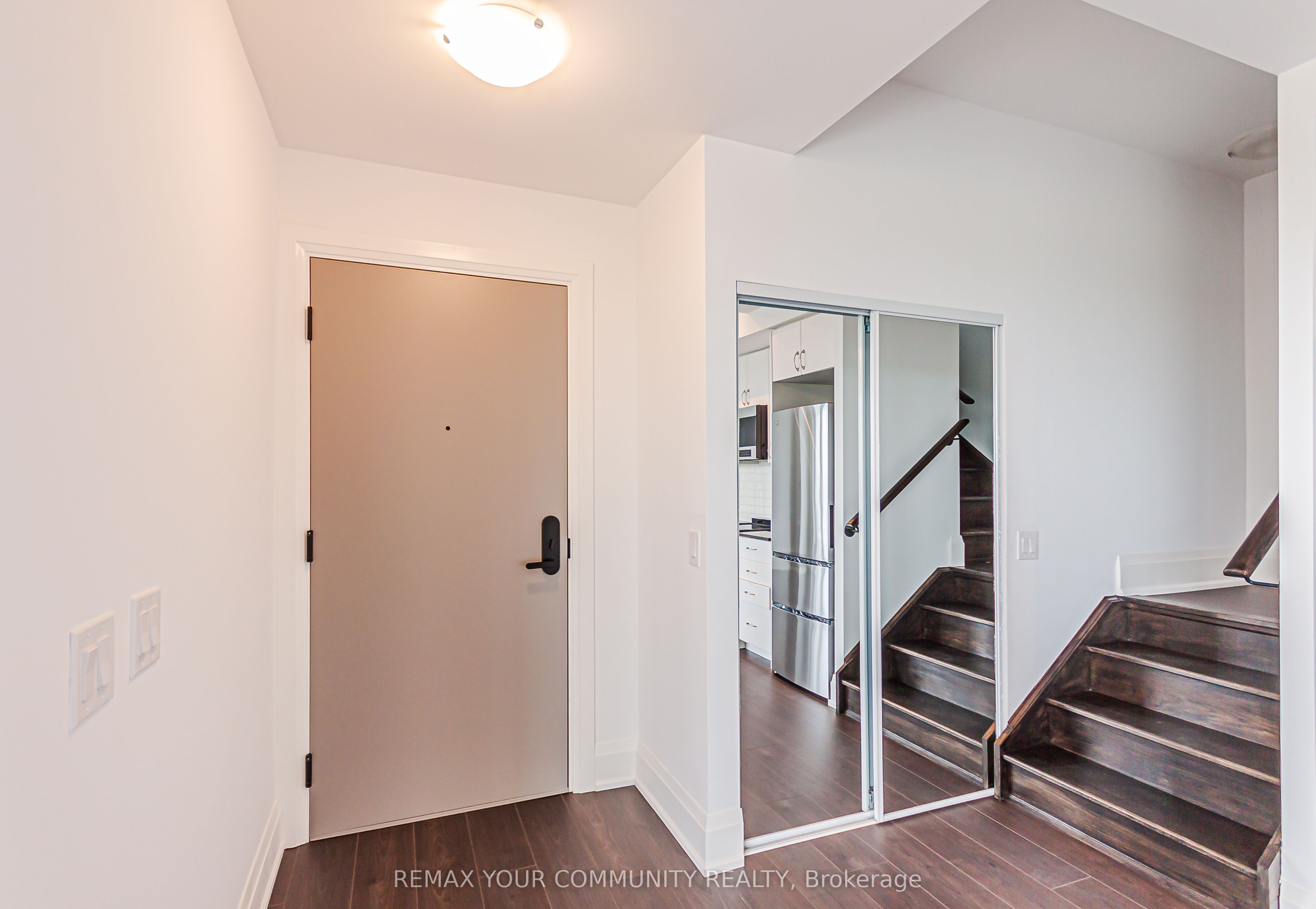 700 Sheppard Avenue W 905, Toronto, ON M3H 0G5 photo 2