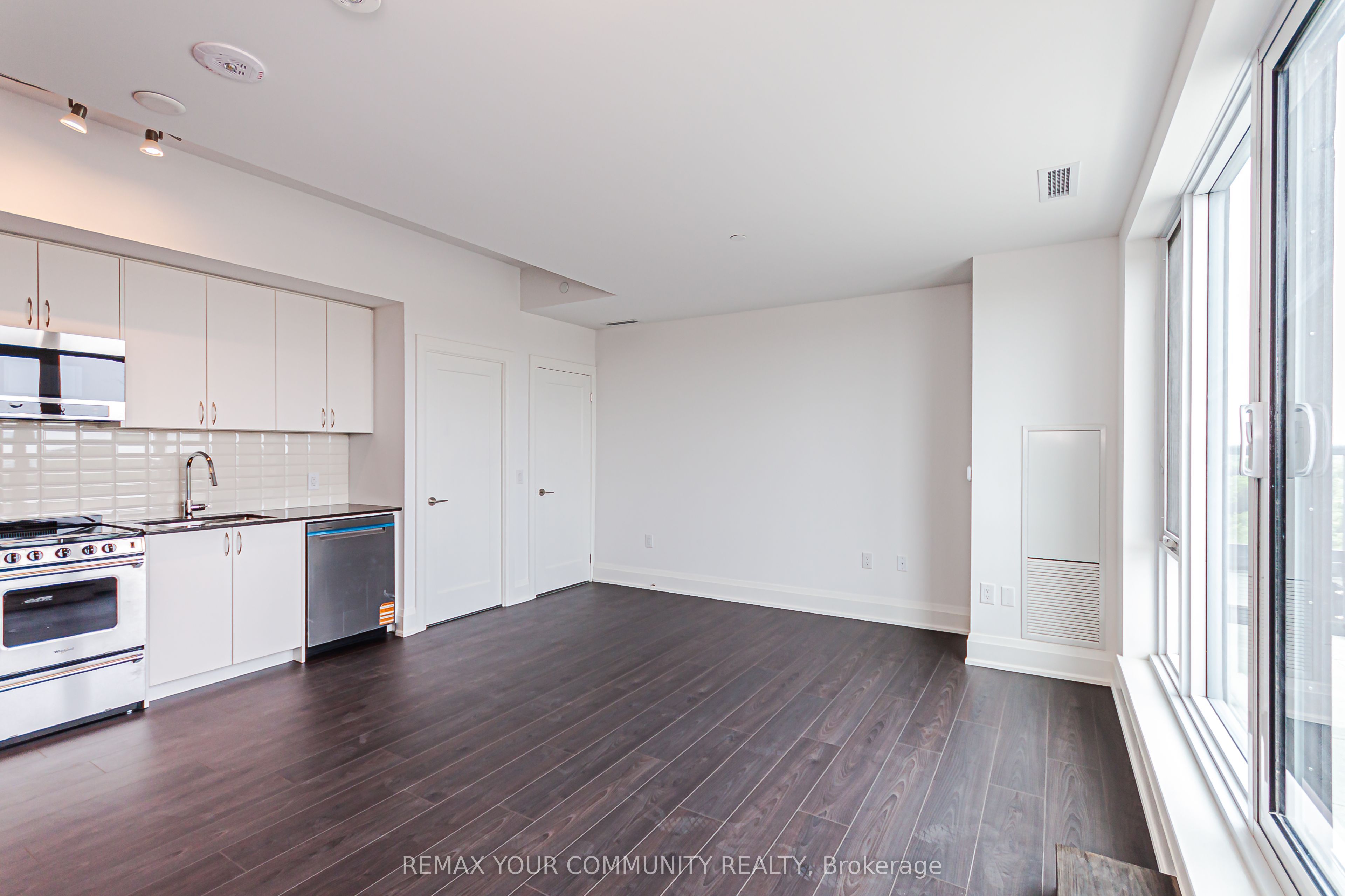 700 Sheppard Avenue W 905, Toronto, ON M3H 0G5 photo 4
