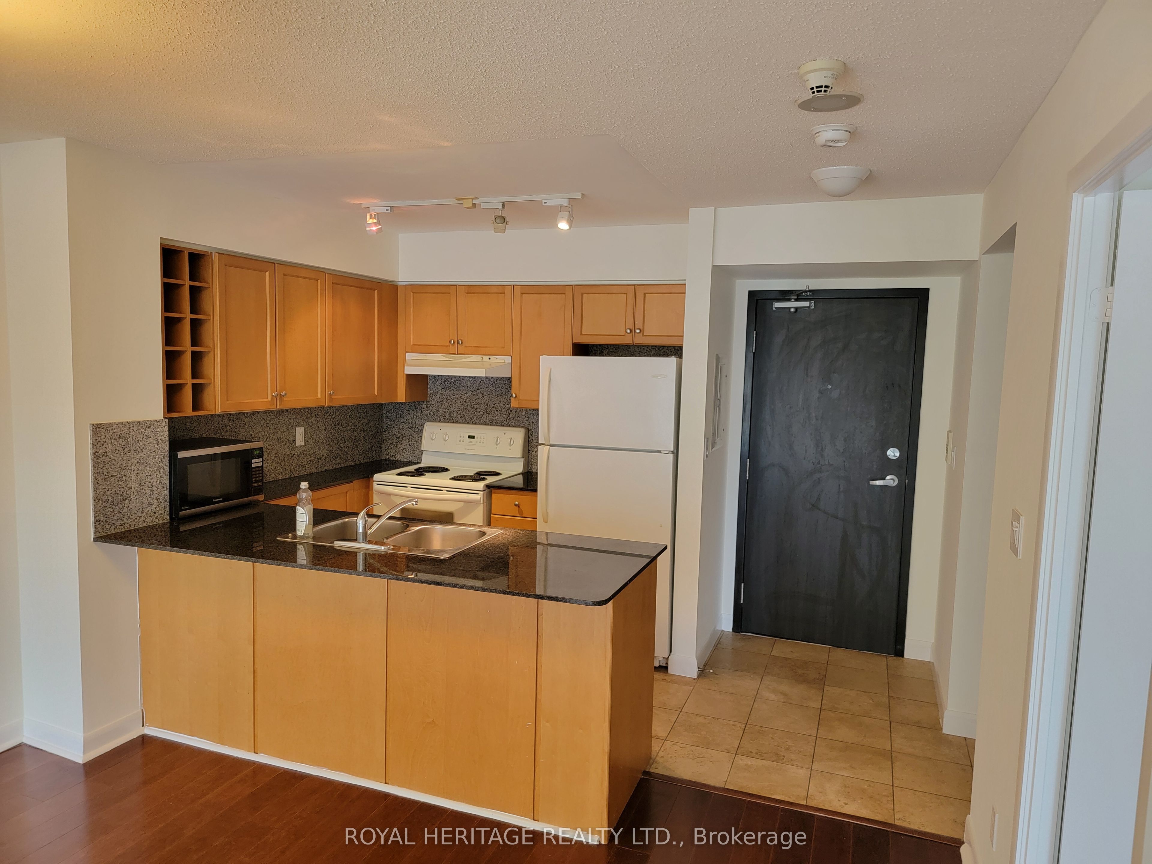 210 Victoria Street 2307, Toronto, ON M5B 2R3 photo 3