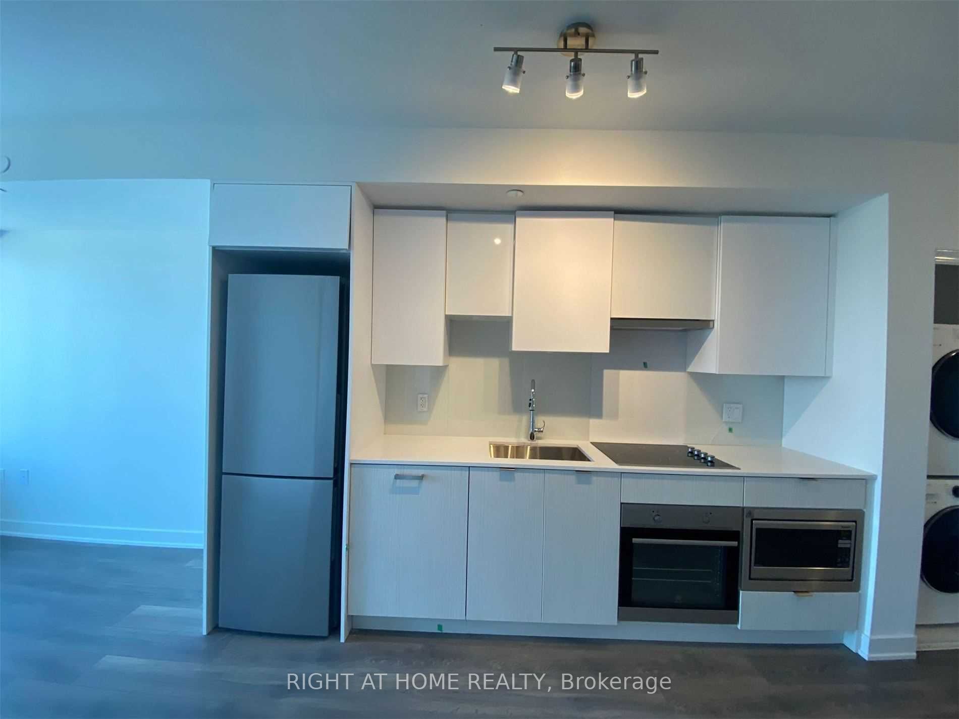 99 Broadway Avenue 2912, Toronto, ON M4P 0E3 photo 2