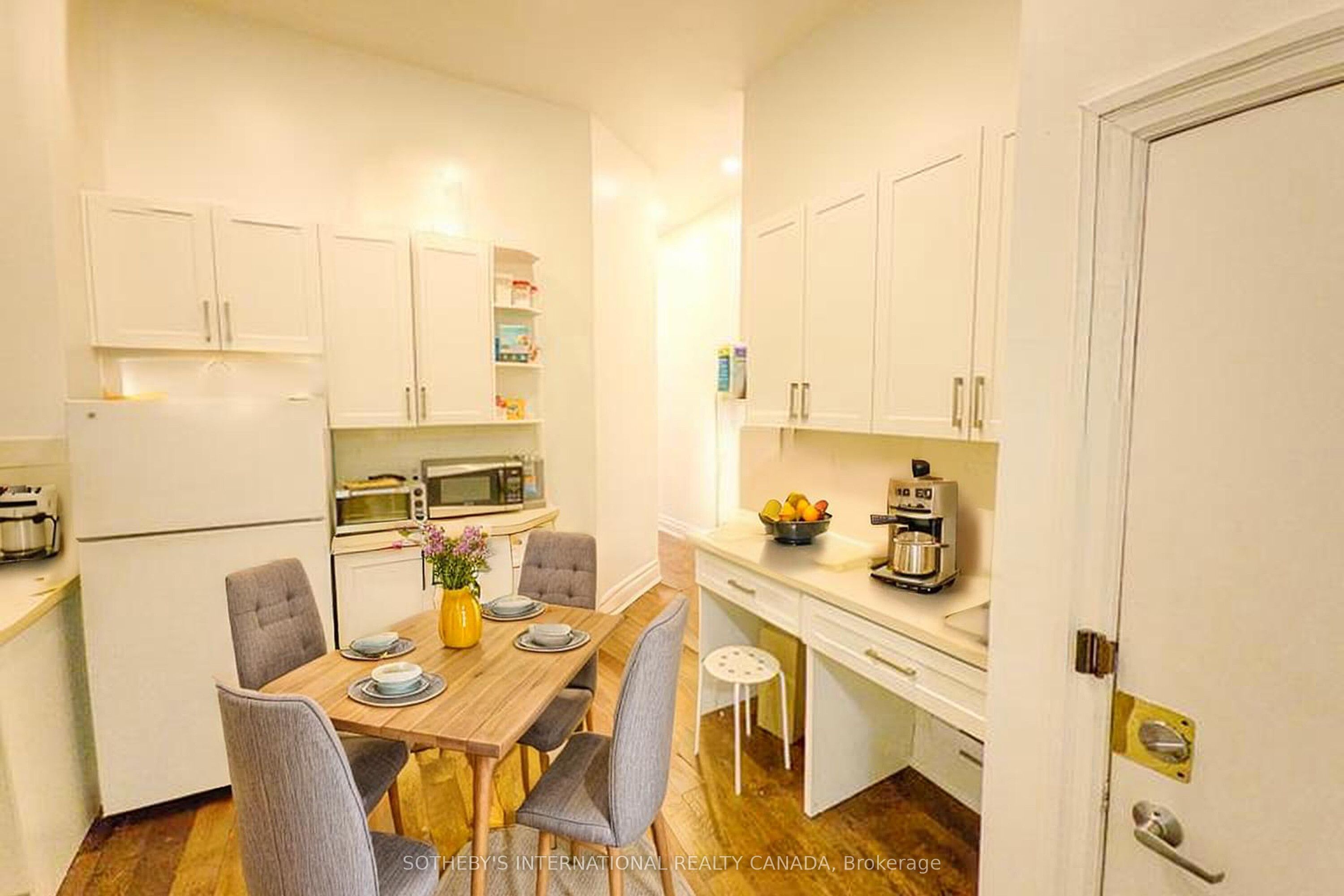 227 Beverley Street 1, Toronto, ON M5T 1Z4 photo 5