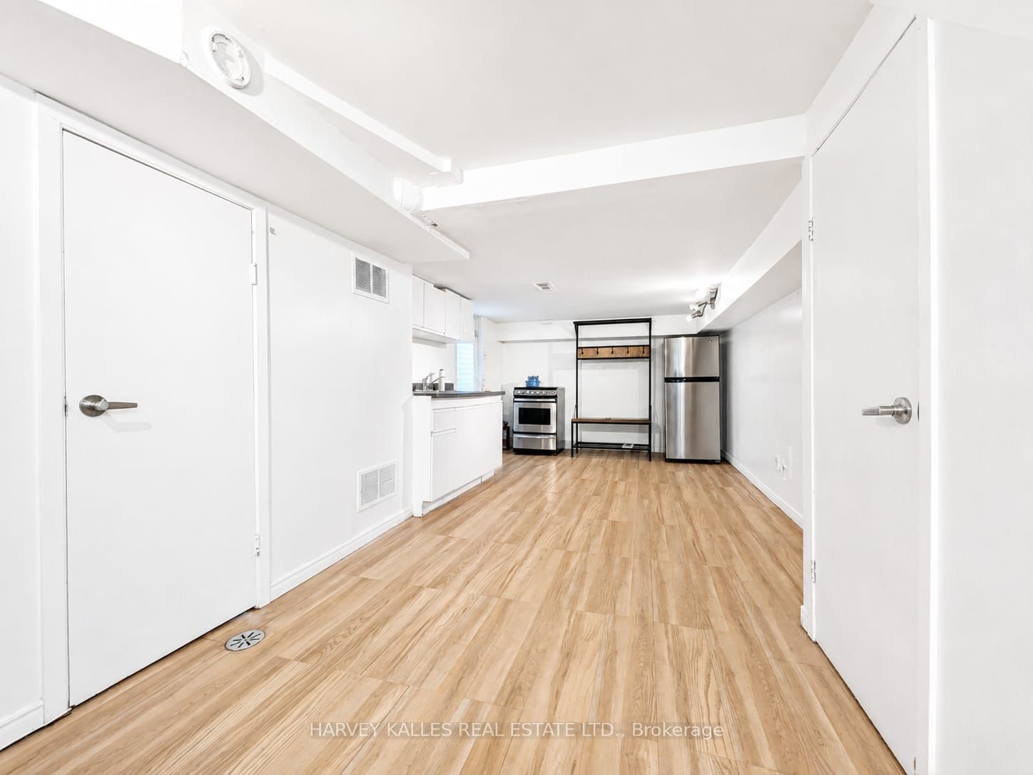 327 Howland Avenue Bsmnt, Toronto, ON M5R 3C1 photo 2