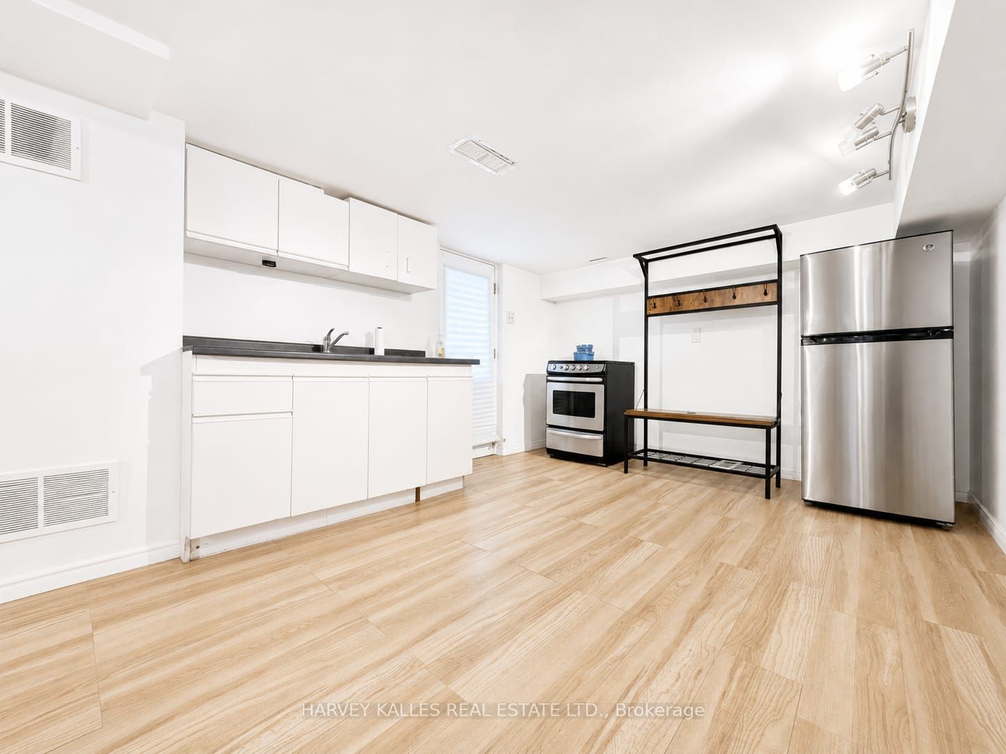 327 Howland Avenue Bsmnt, Toronto, ON M5R 3C1 photo 3