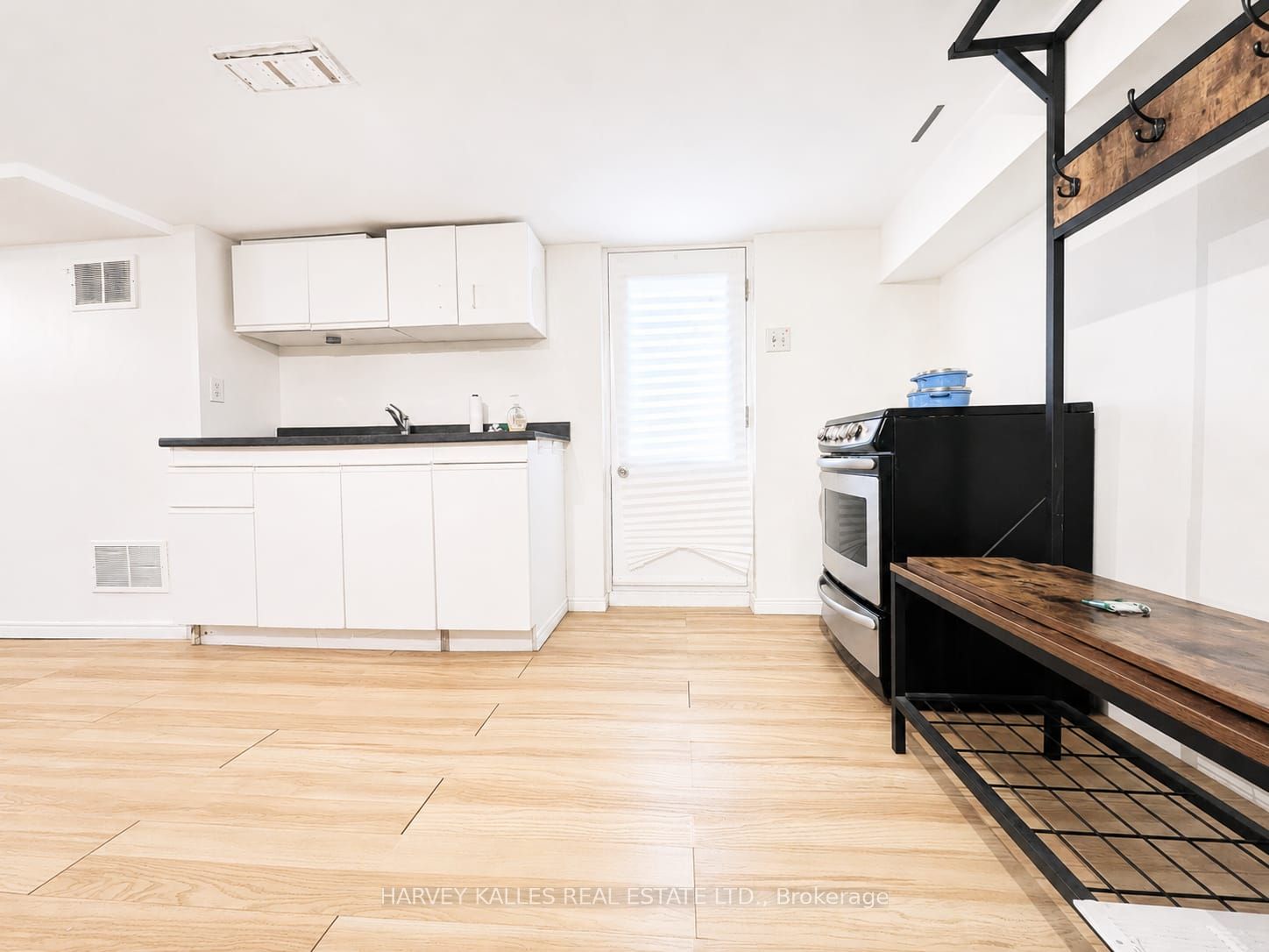 327 Howland Avenue Bsmnt, Toronto, ON M5R 3C1 photo 4