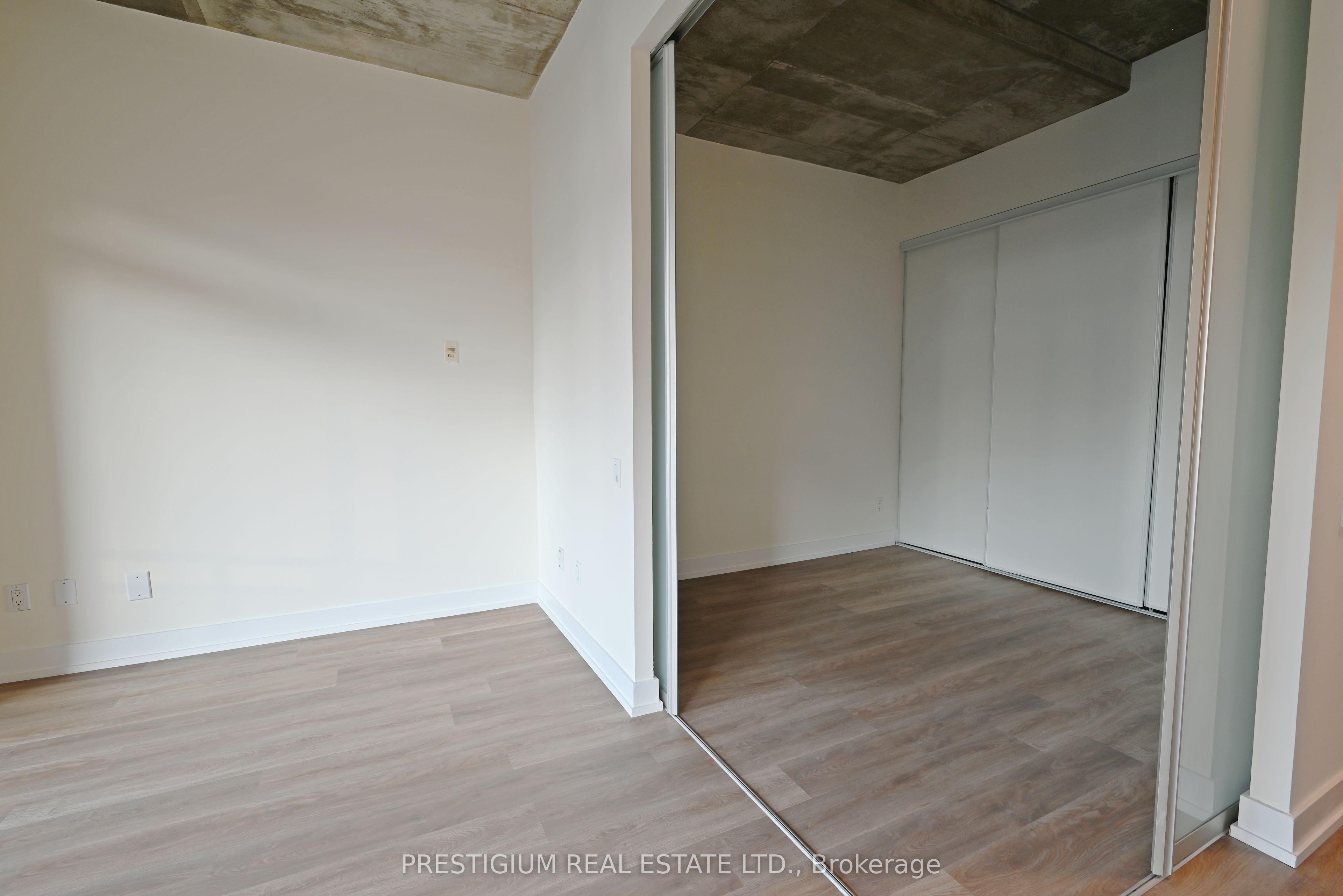 66 Portland Street 611, Toronto, ON M5V 2M6 photo 5