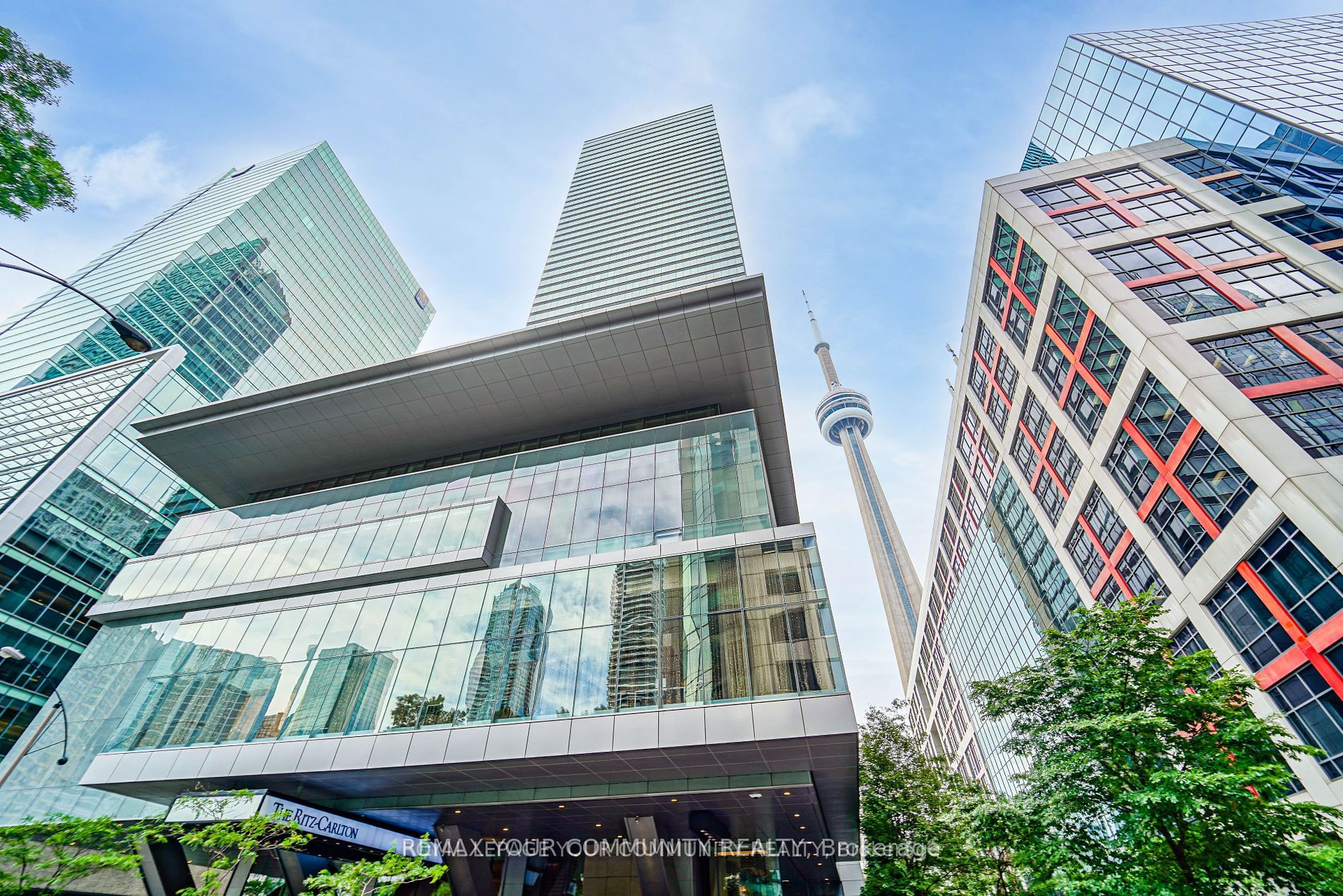 183 Wellington Street W 3903, Toronto, ON M5V 0A1 photo 2