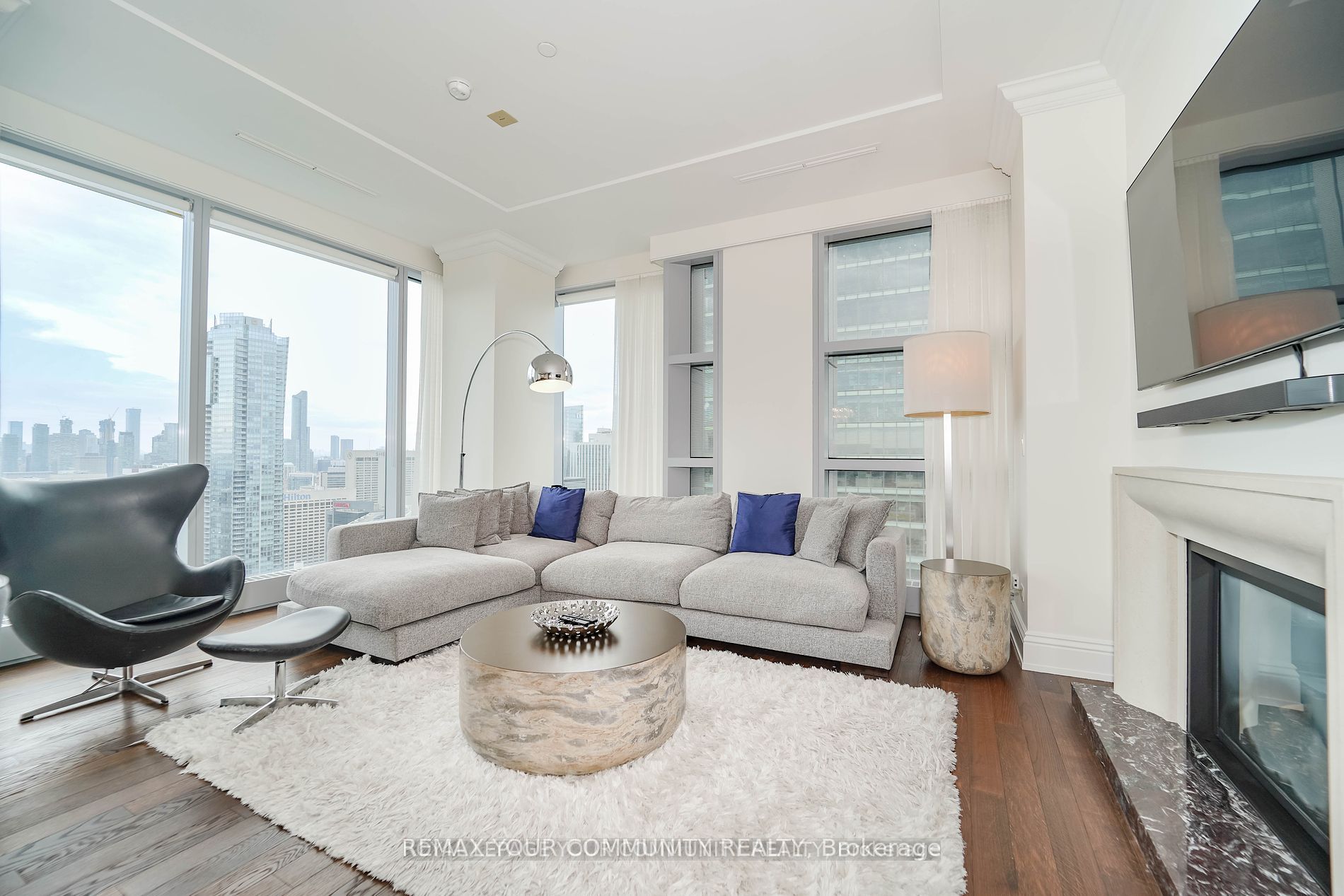 183 Wellington Street W 3903, Toronto, ON M5V 0A1 photo 4