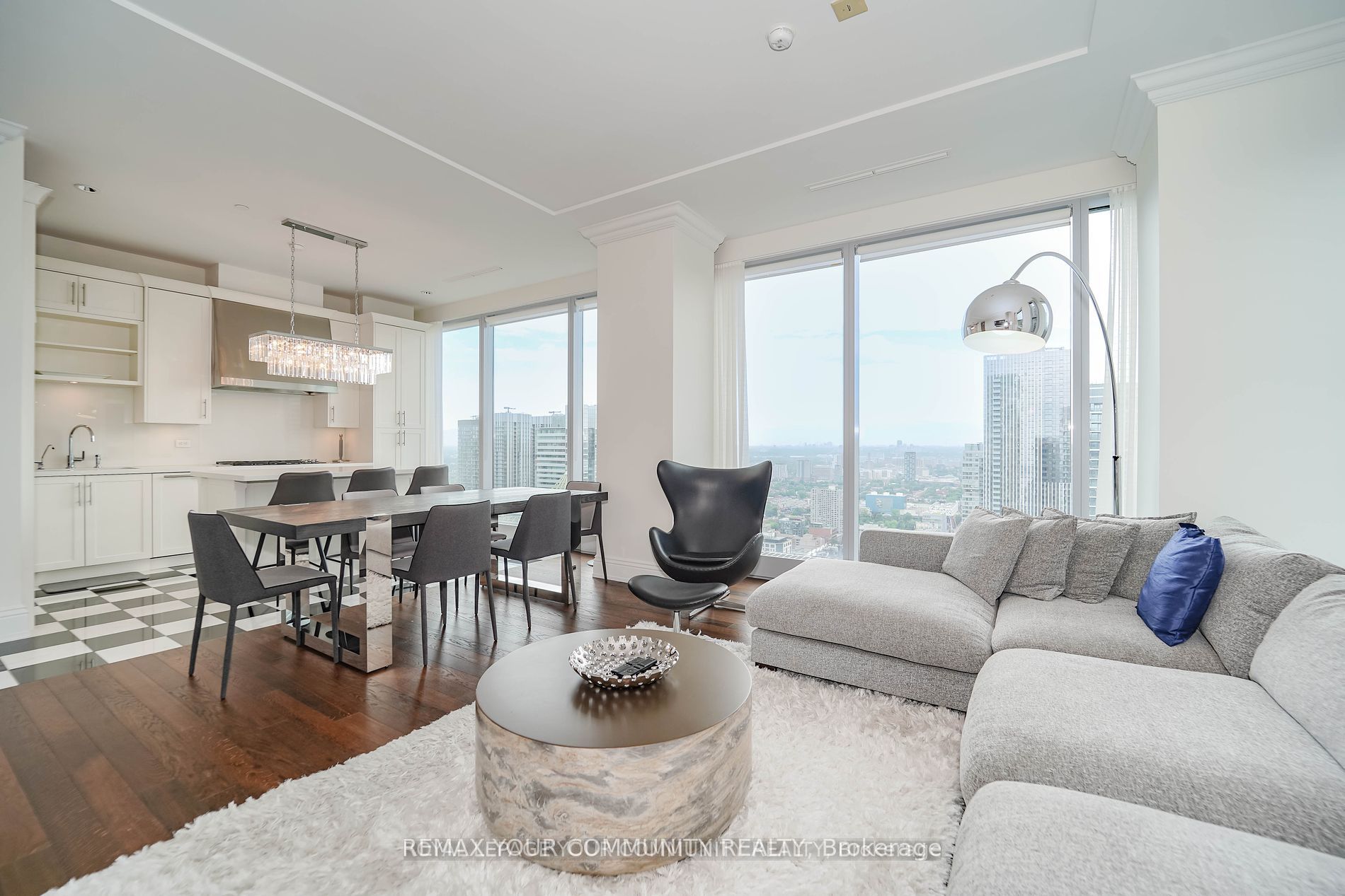 183 Wellington Street W 3903, Toronto, ON M5V 0A1 photo 5
