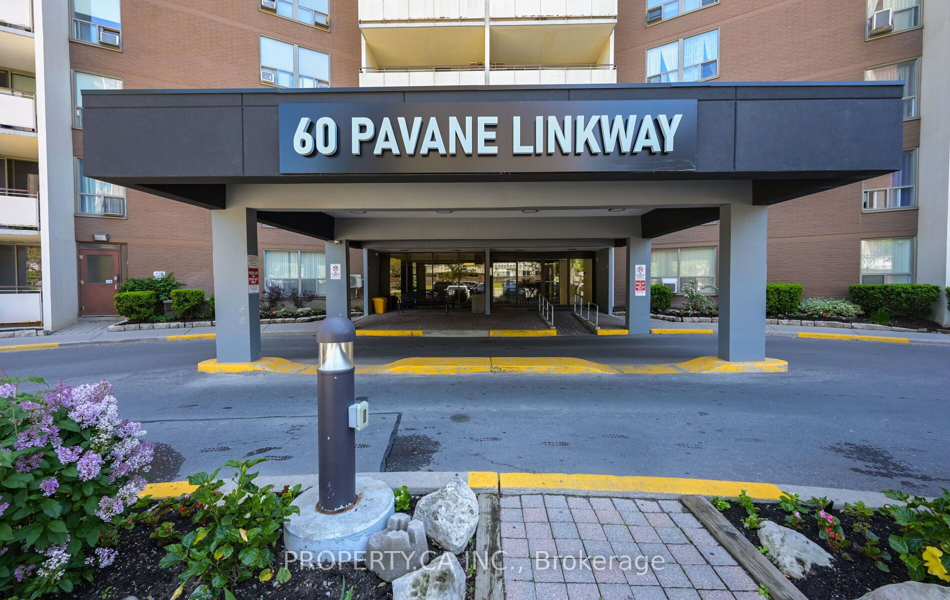 60 Pavane Linkway 207, Toronto, ON M3C 1A1