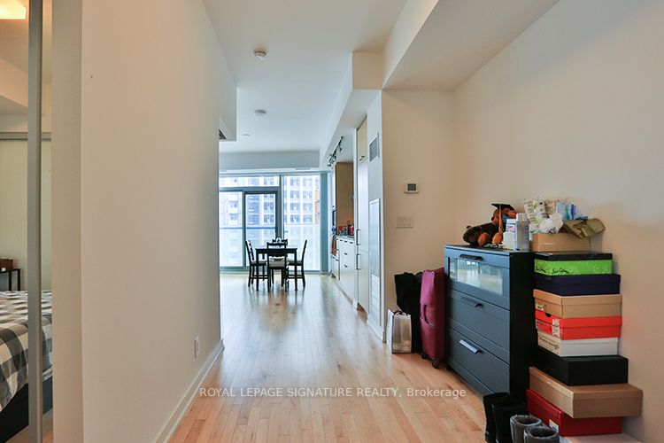 14 York Street 2504, Toronto, ON M5J 0B1 photo 2