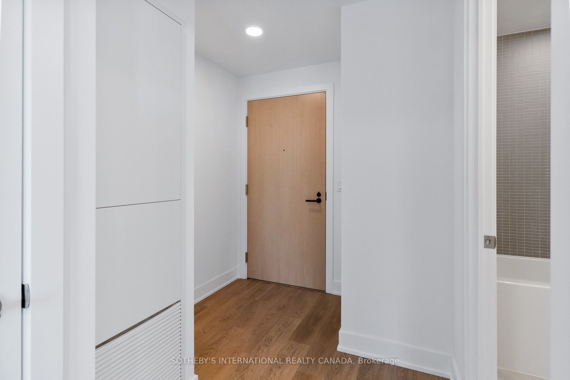 200 Redpath Avenue 2005, Toronto, ON M4P 0E6 photo 2