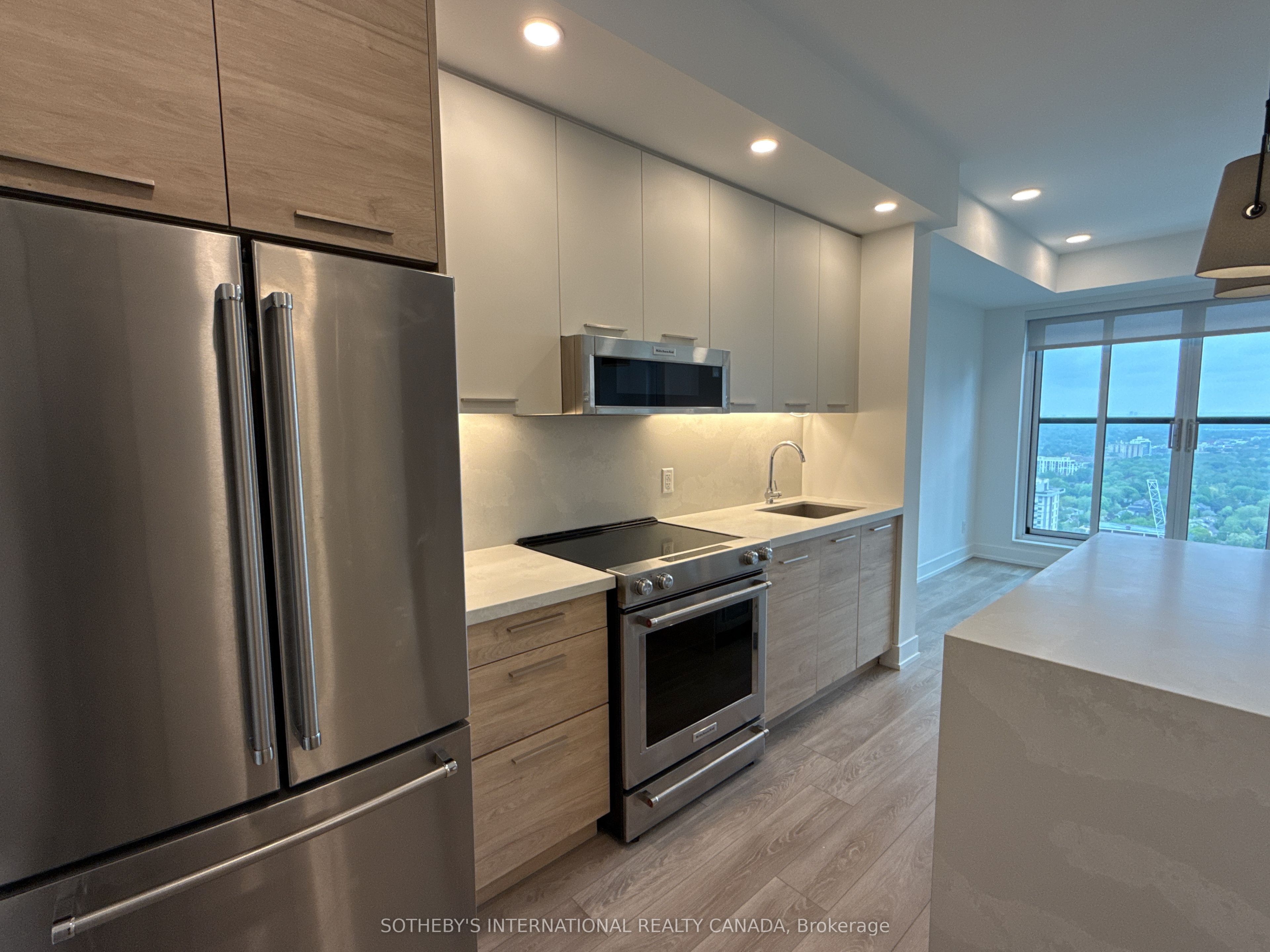 200 Redpath Avenue 2208, Toronto, ON M4P 0E6 photo 2