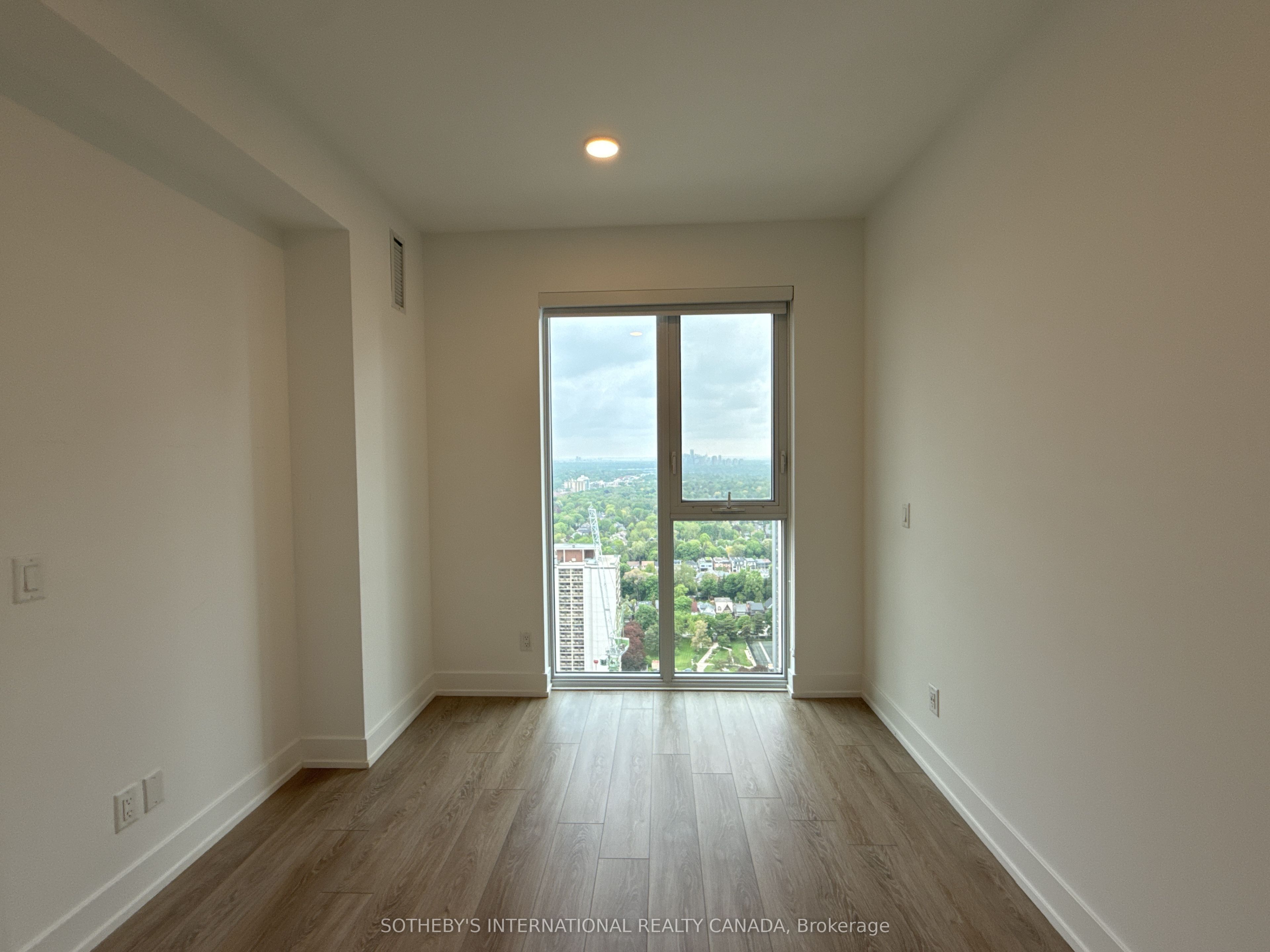 200 Redpath Avenue 2208, Toronto, ON M4P 0E6 photo 5