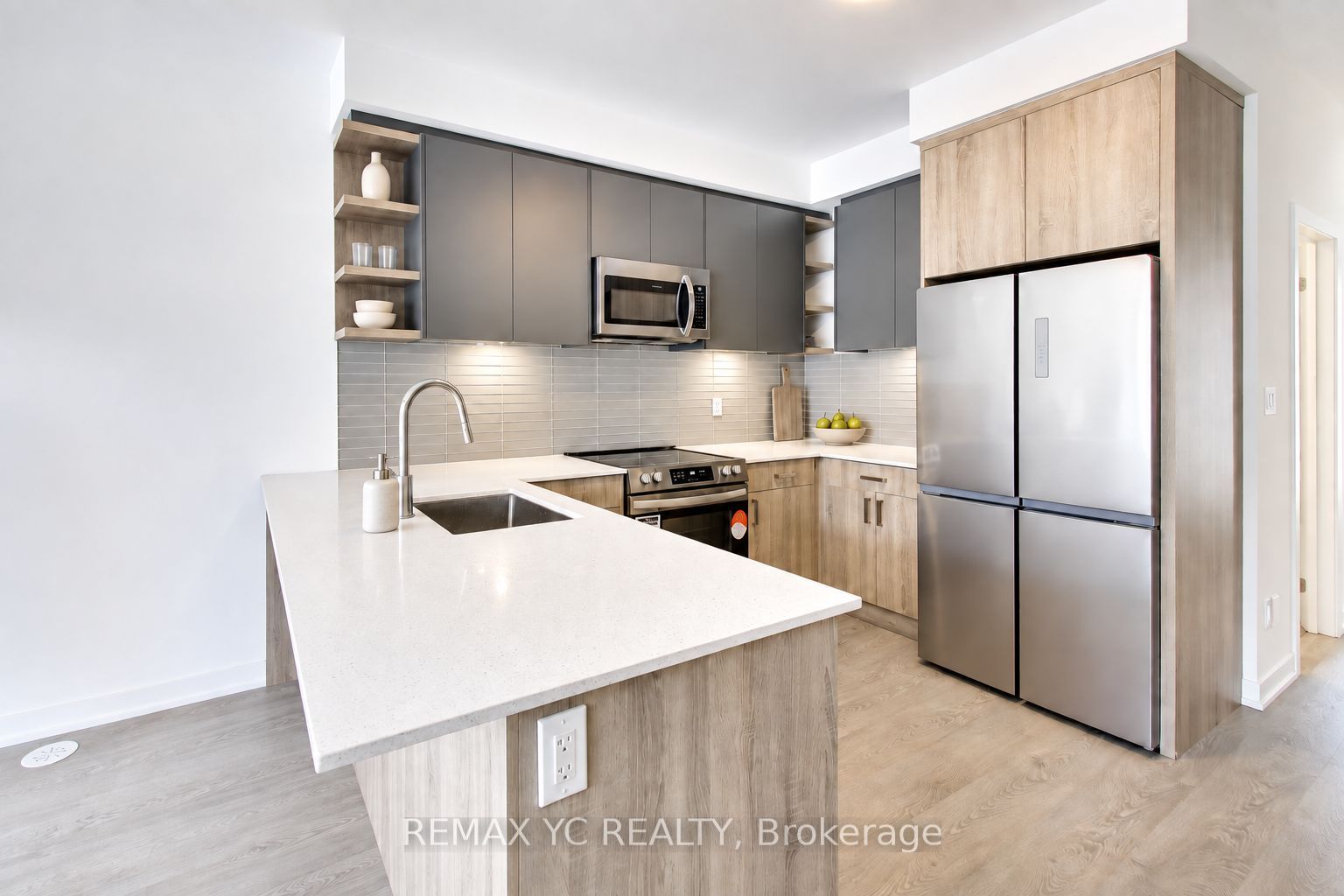 18 Deep Roots Terrace, Toronto, ON M6A 0G1 photo 4