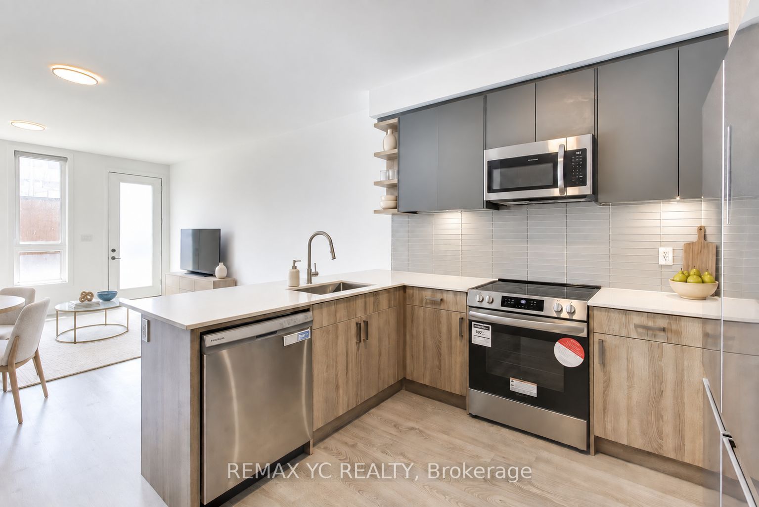 18 Deep Roots Terrace, Toronto, ON M6A 0G1 photo 5