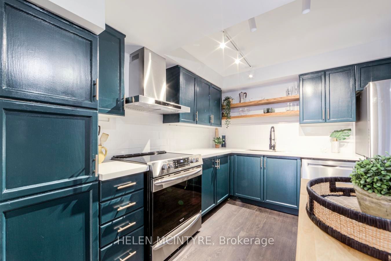 955 Millwood Road 222, Toronto, ON M4G 4E3