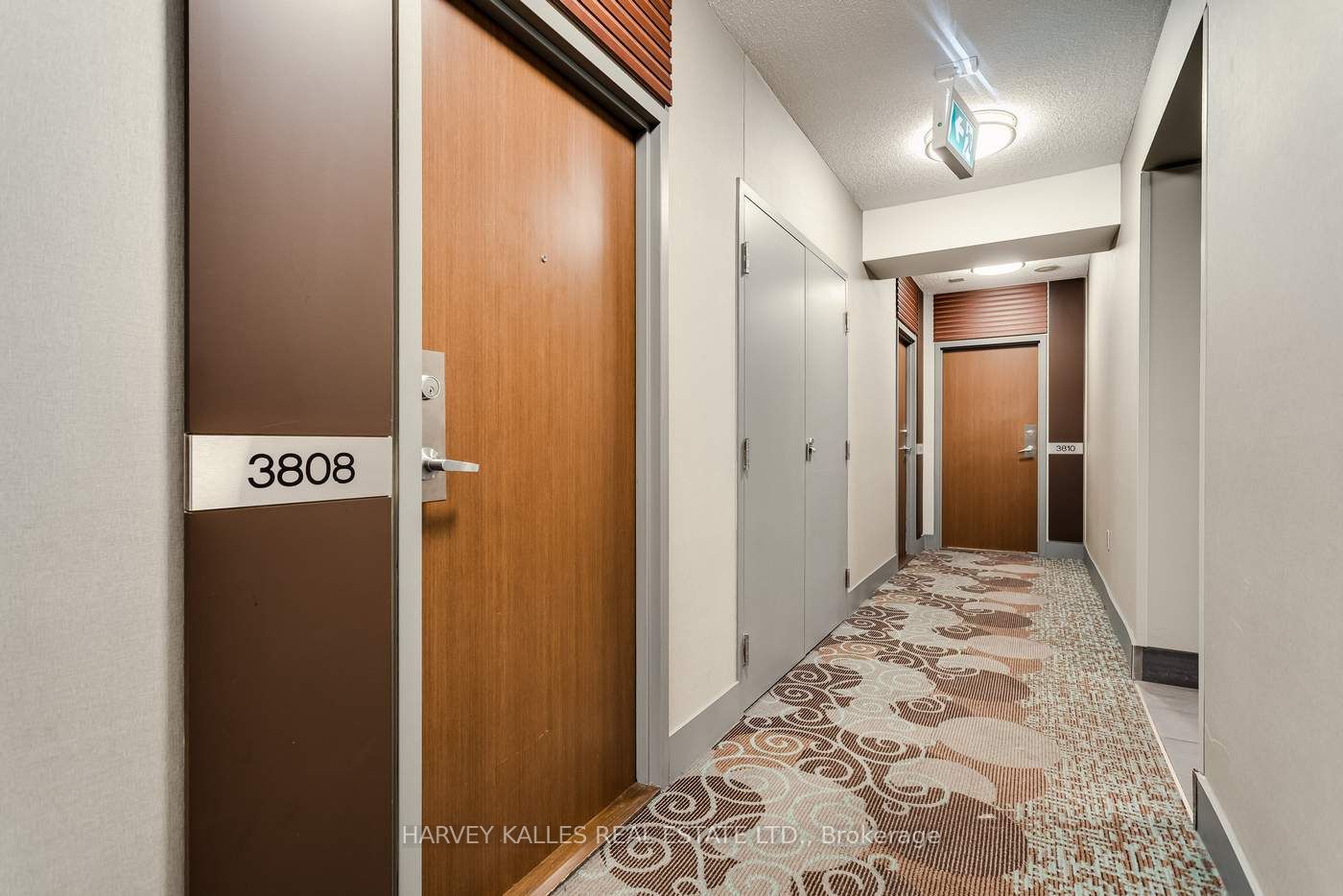 35 Mariner Terrace 3808, Toronto, ON M5V 3V9 photo 5