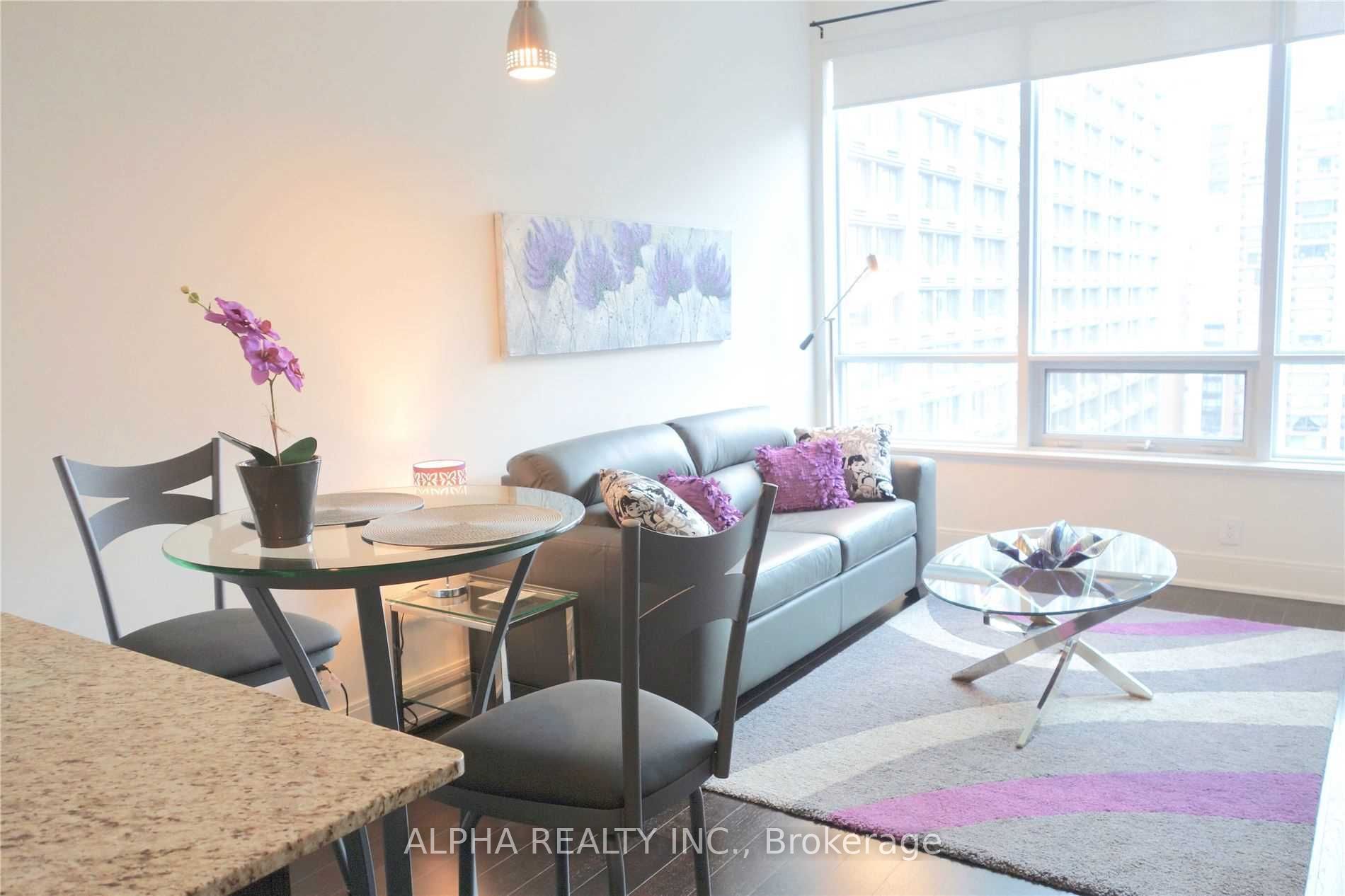 21 Balmuto Street 1205, Toronto, ON M4Y 1W4 photo 2