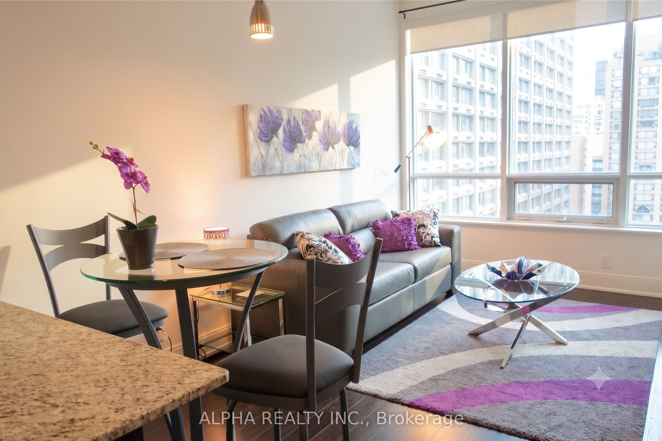 21 Balmuto Street 1205, Toronto, ON M4Y 1W4 photo 3