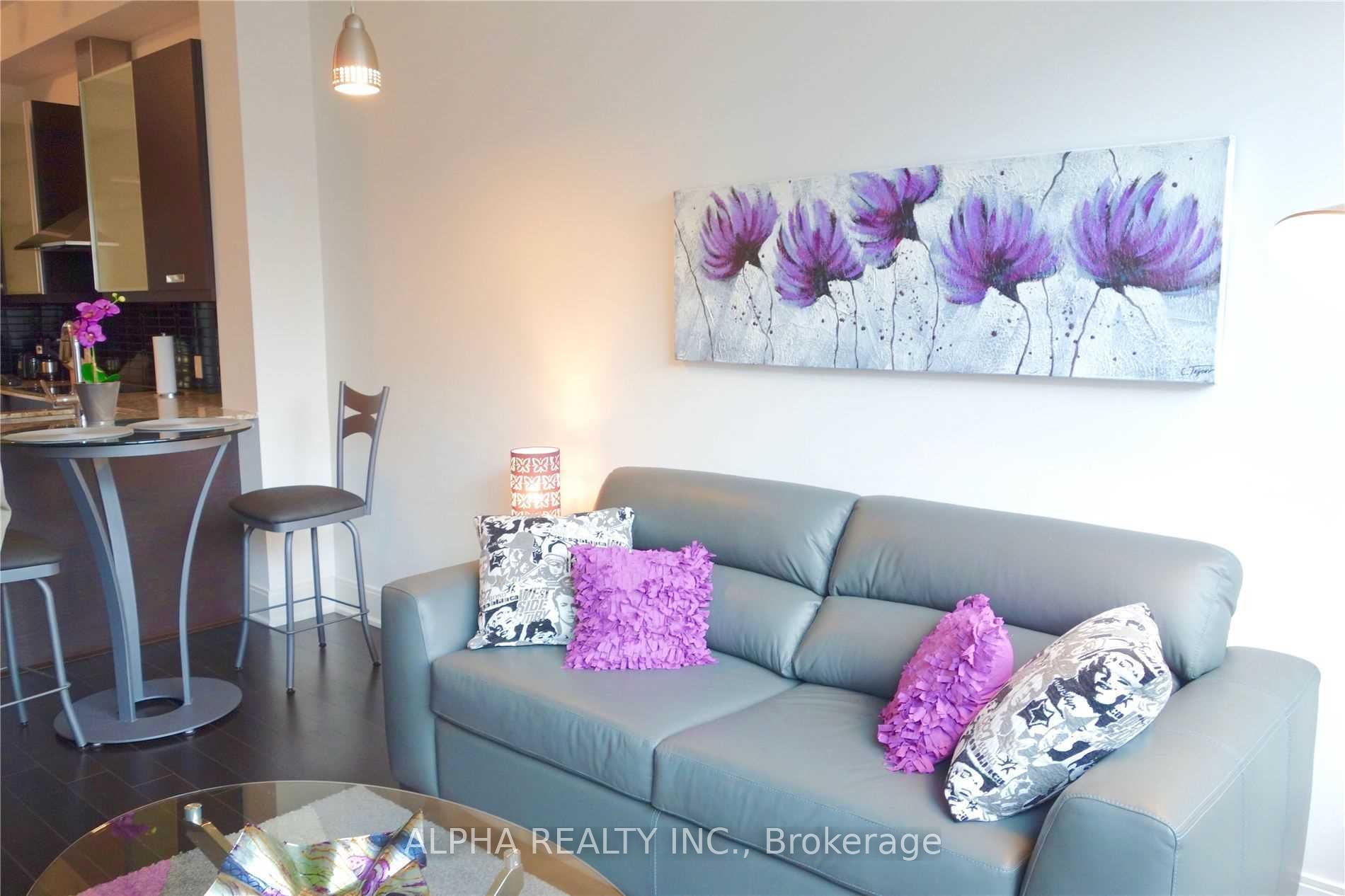 21 Balmuto Street 1205, Toronto, ON M4Y 1W4 photo 5