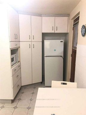 44 Bellevue Avenue Bsmt, Toronto, ON M5T 2M4 photo 2