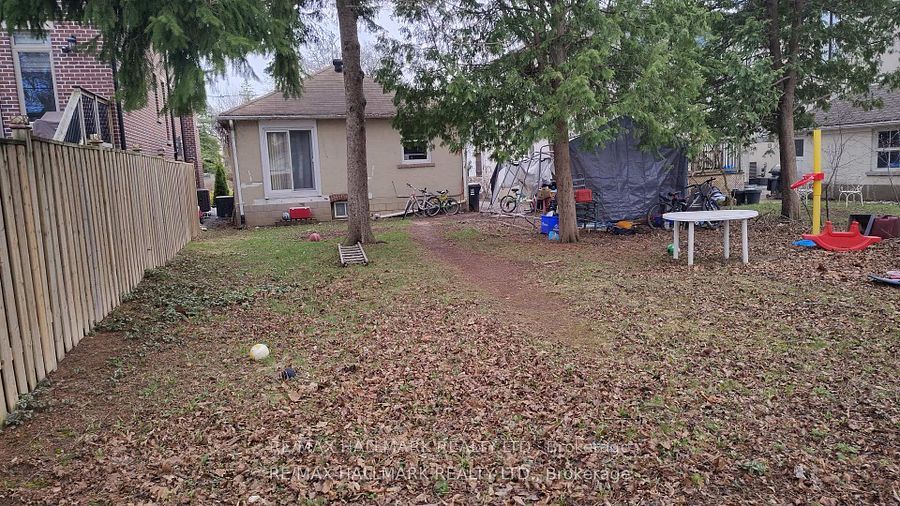 46 Madawaska Avenue, Toronto, ON M2M 2P9 photo 3