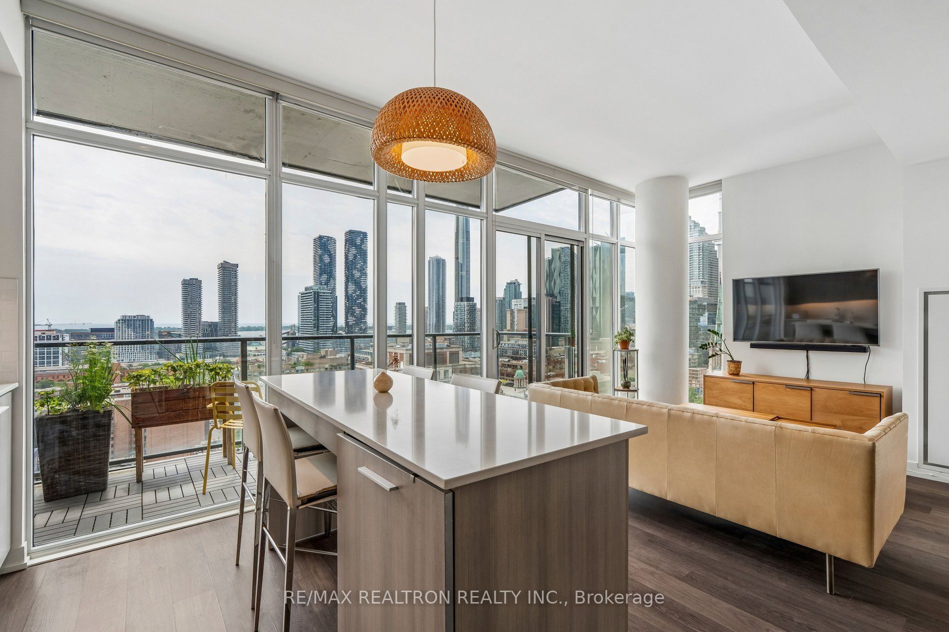 105 George Street 1910, Toronto, ON M5A 0L4