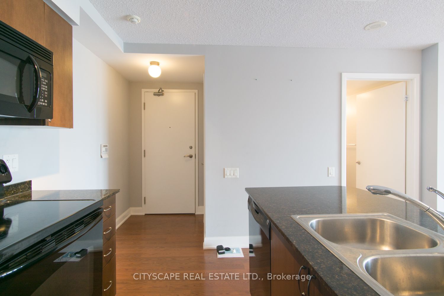 2191 Yonge Street 2906, Toronto, ON M4S 3H6